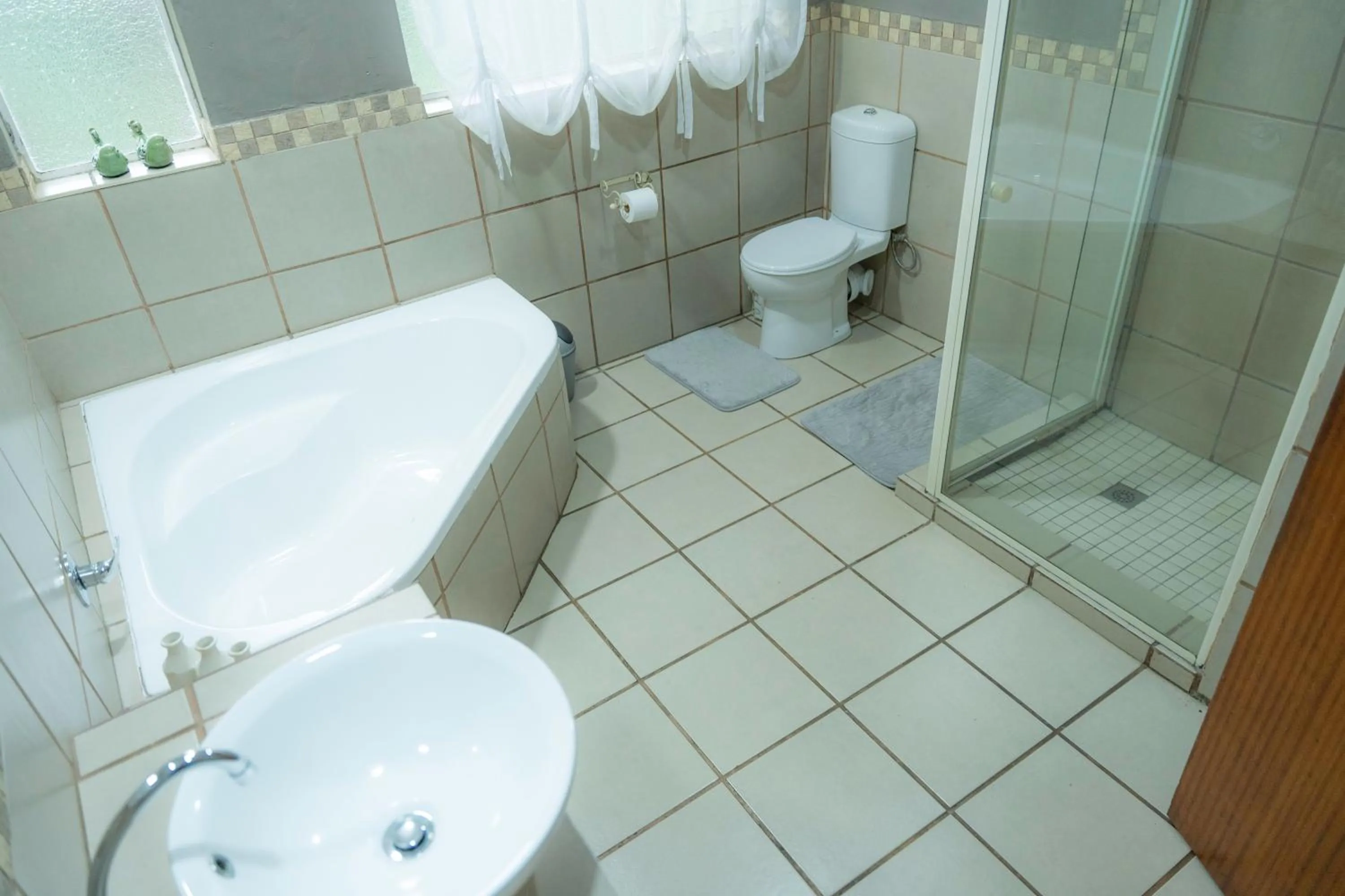 Shower in L'anda Guesthouse & self catering