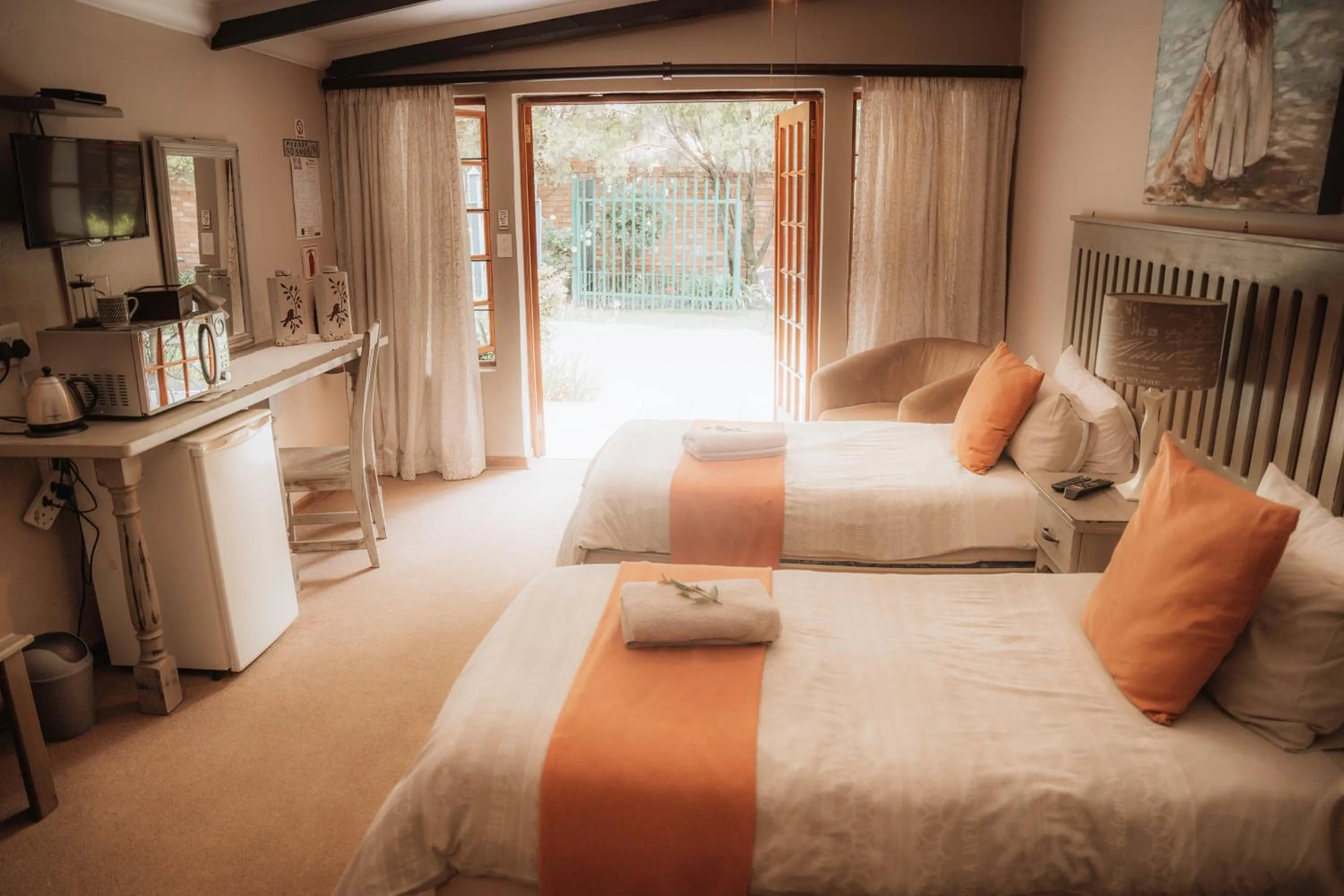 Photo of the whole room, Bed in L'anda Guesthouse & self catering