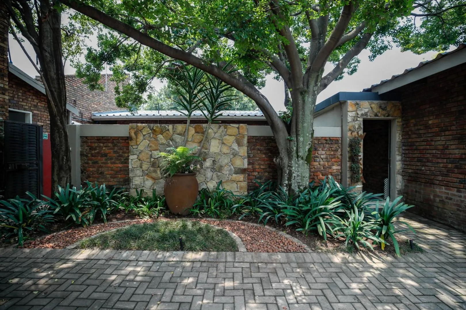 Garden in L'anda Guesthouse & self catering