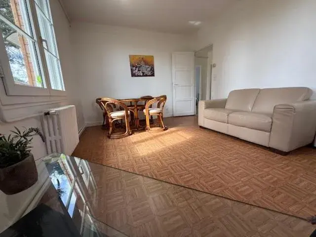 Living room in Hebergements le Camp d'Auneau - Leboudubout Living room in Hebergements le Camp d'Auneau - Leboudubout