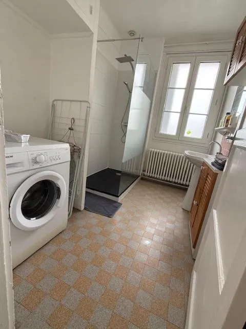 Bathroom in Hebergements le Camp d'Auneau - Leboudubout