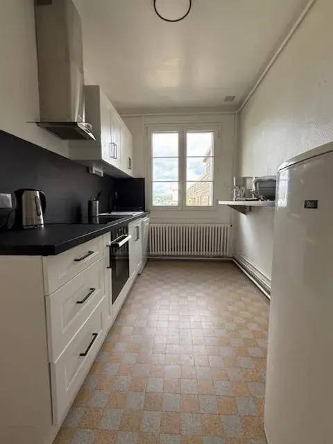 Kitchen or kitchenette in Hebergements le Camp d'Auneau - Leboudubout Kitchen or kitchenette in Hebergements le Camp d'Auneau - Leboudubout