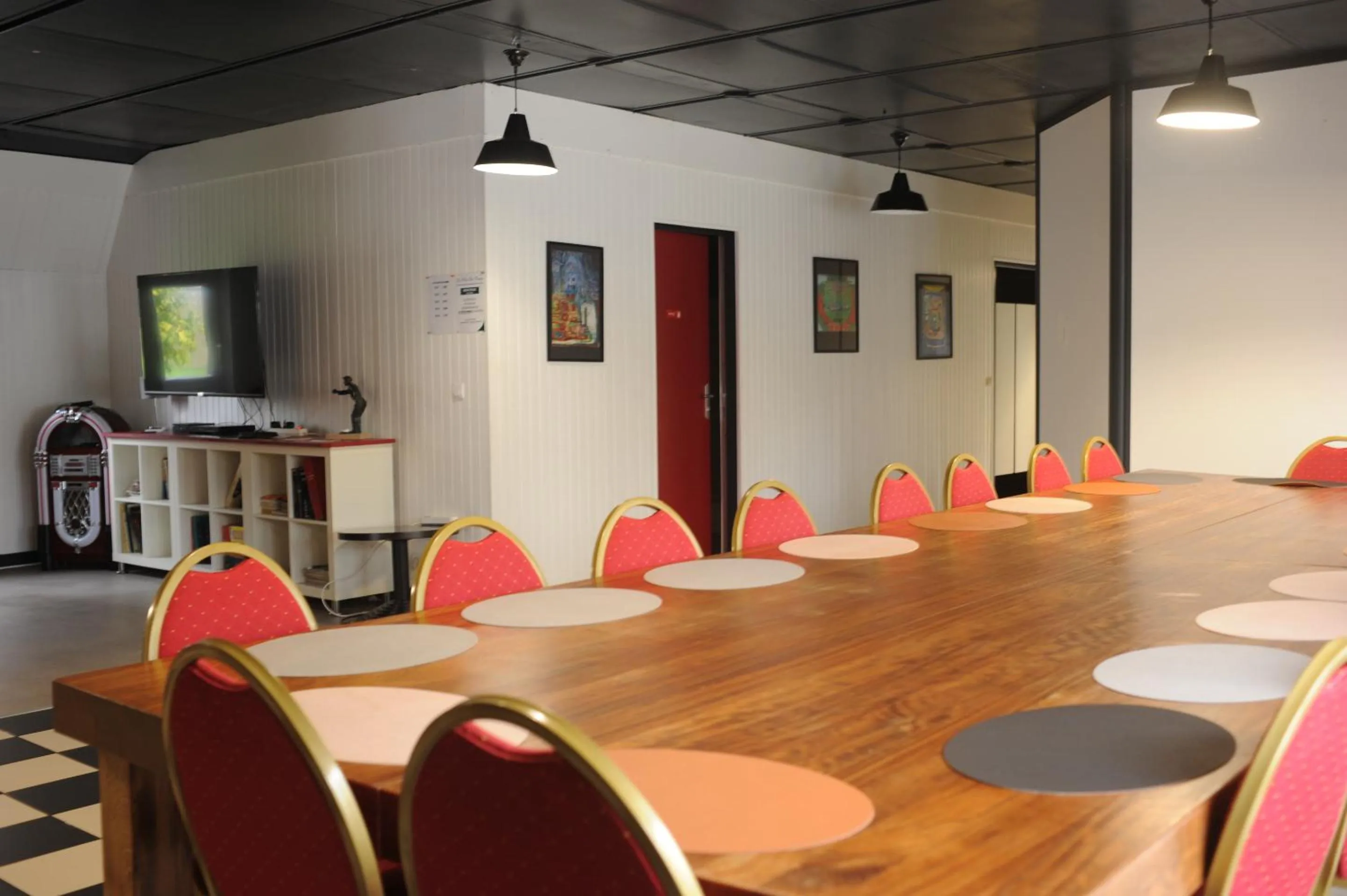 Dining area in Hebergements le Camp d'Auneau - Le Clos du Camp