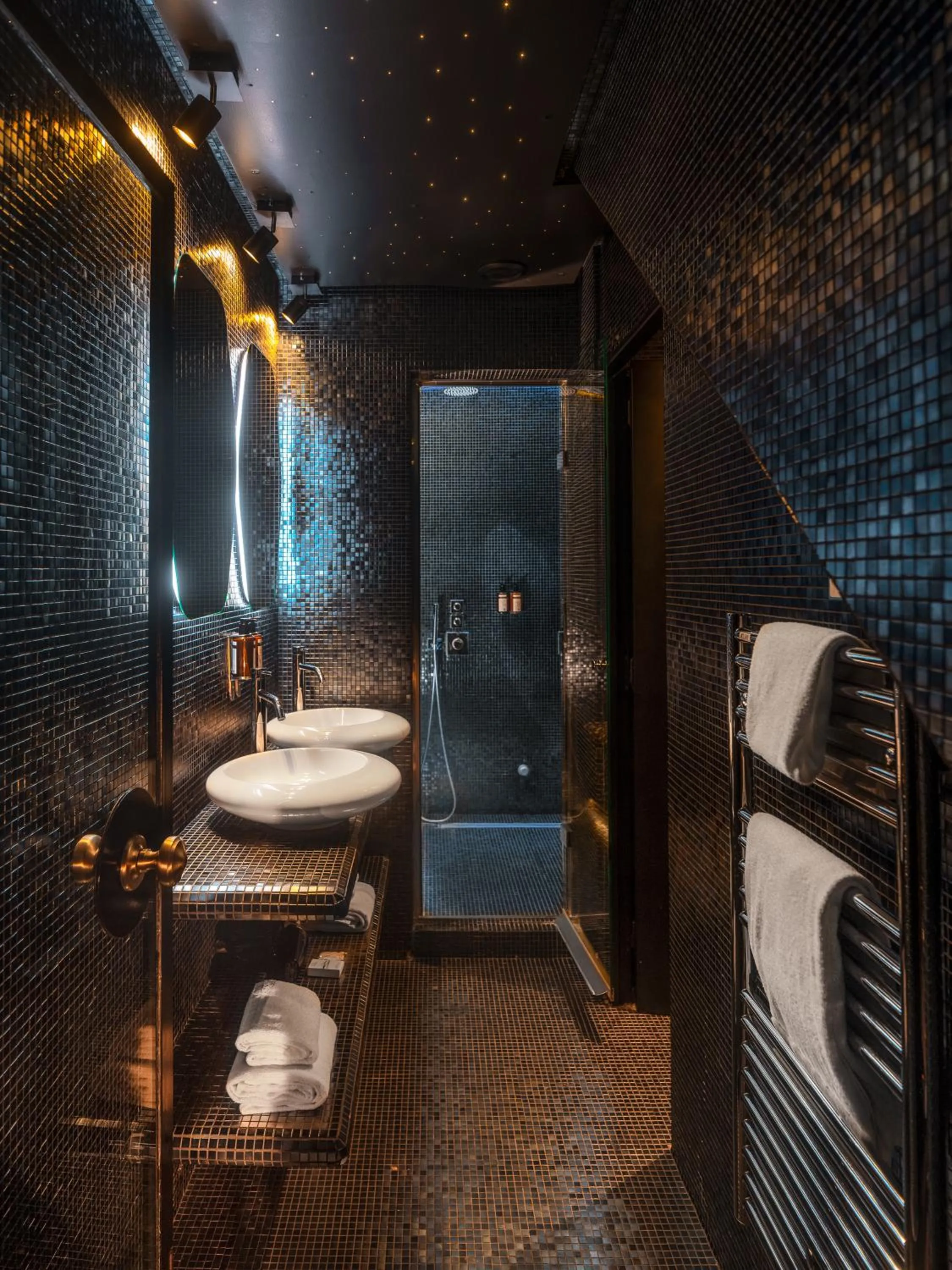 Shower in Grand Hotel Lafayette