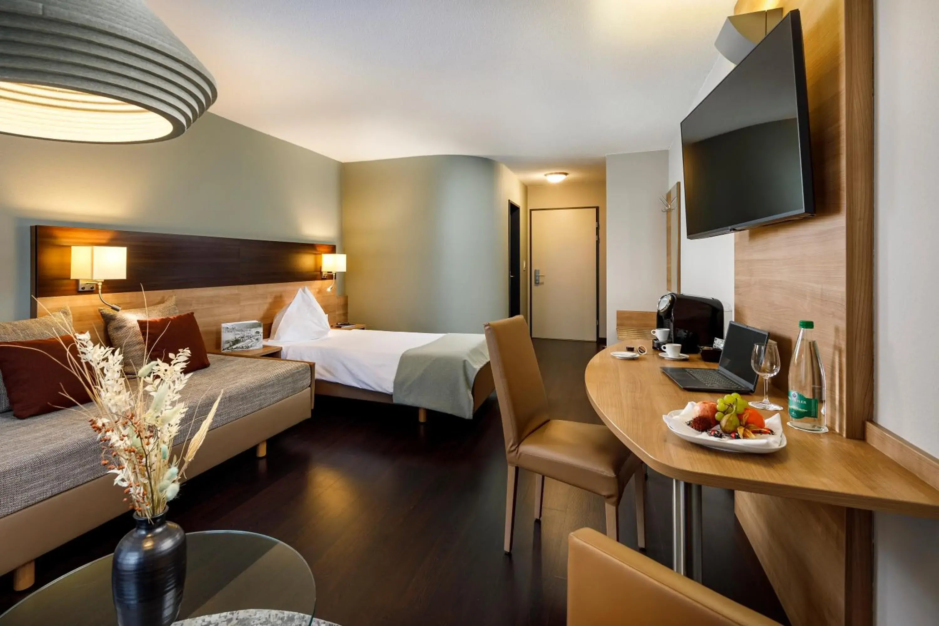 TV and multimedia, Bed in Hotel Olten Swiss Quality TV and multimedia, Bed in Hotel Olten Swiss Quality