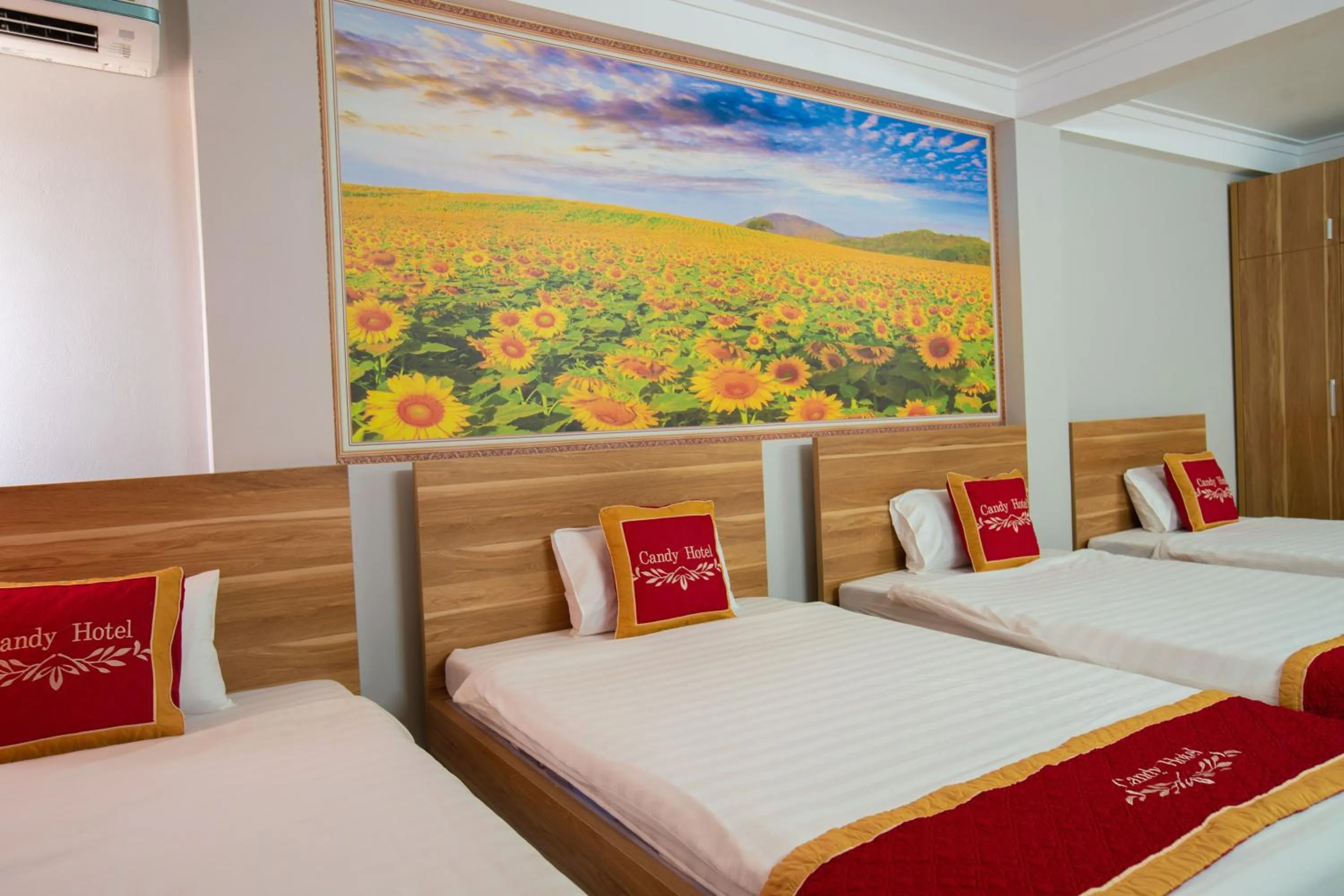 Bedroom, Bed in Candy Hotel Hạ Long