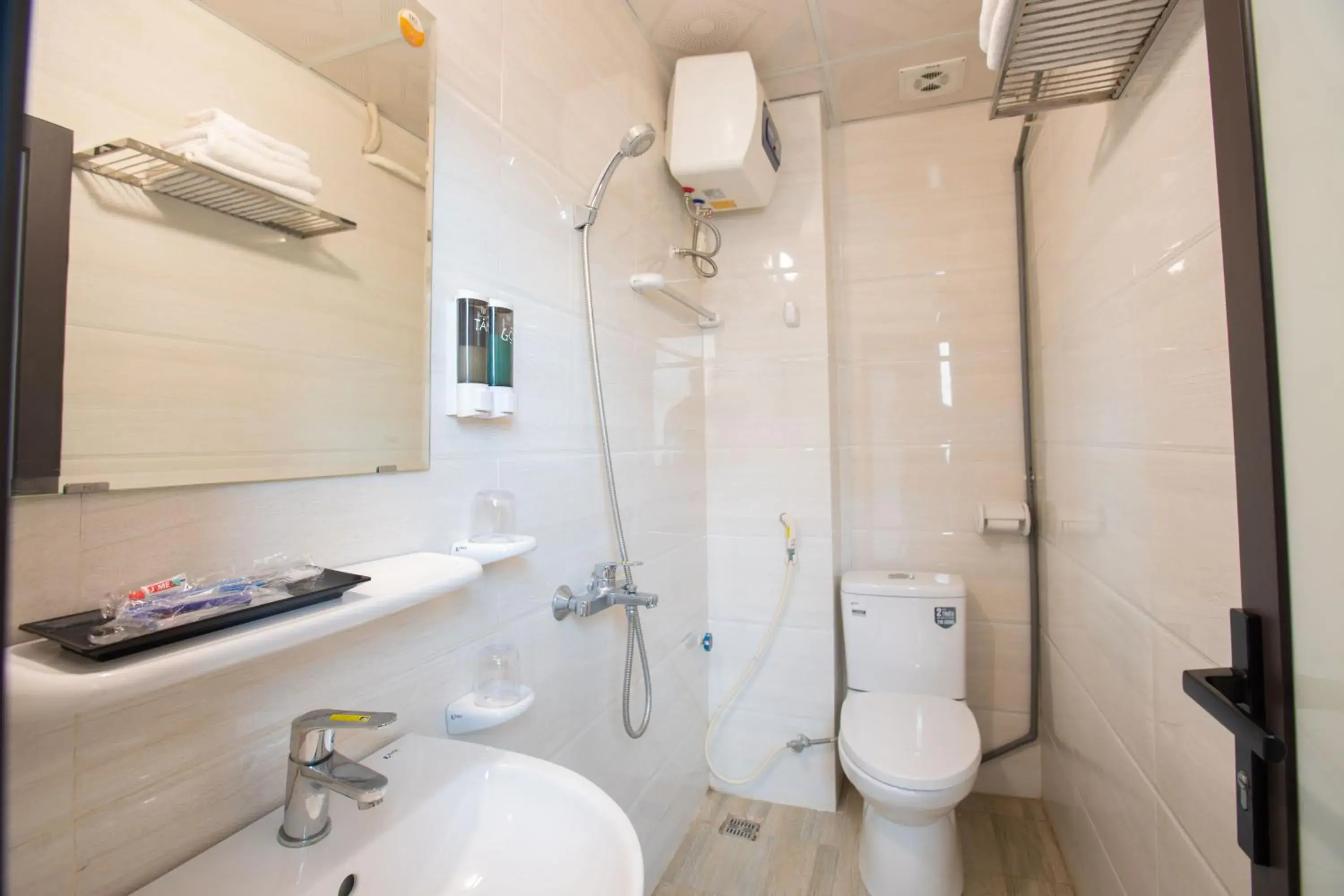 Toilet in Candy Hotel Hạ Long Toilet in Candy Hotel Hạ Long