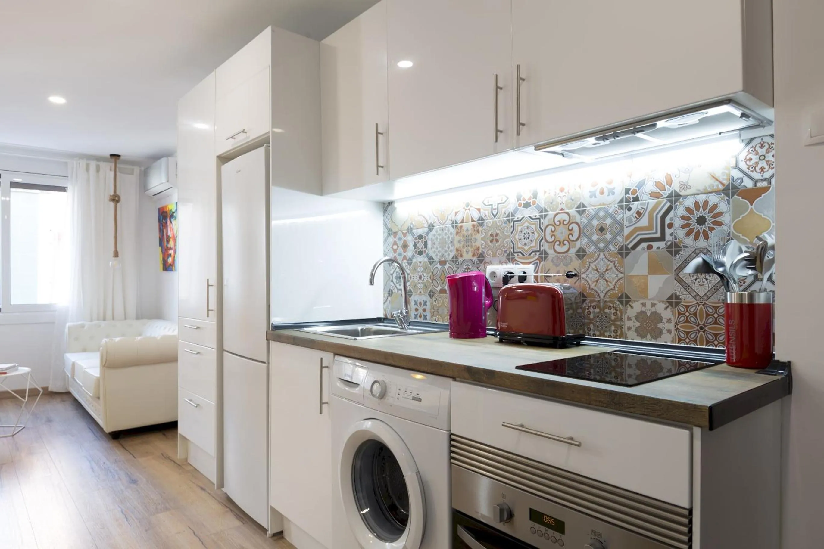 Kitchen or kitchenette in Besos Beach Gem II By MyRentalHost
