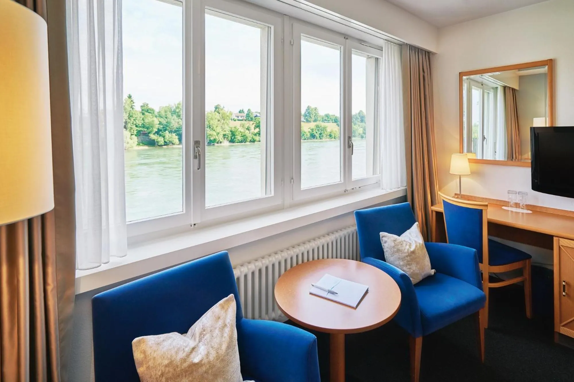 TV and multimedia in Hotel Schiff am Rhein