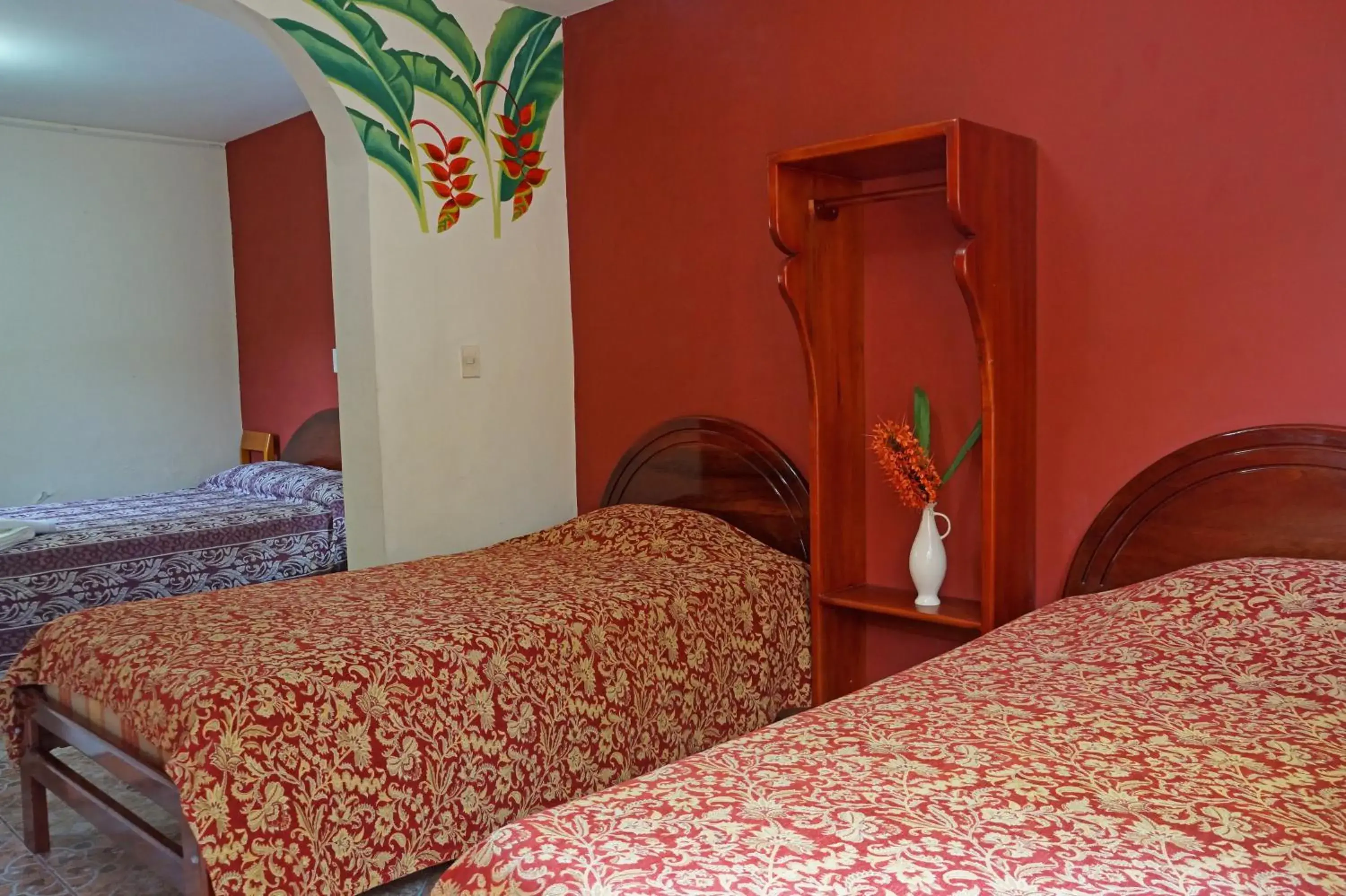 Family Room with Bath in Mindo Real Family Room with Bath in Mindo Real