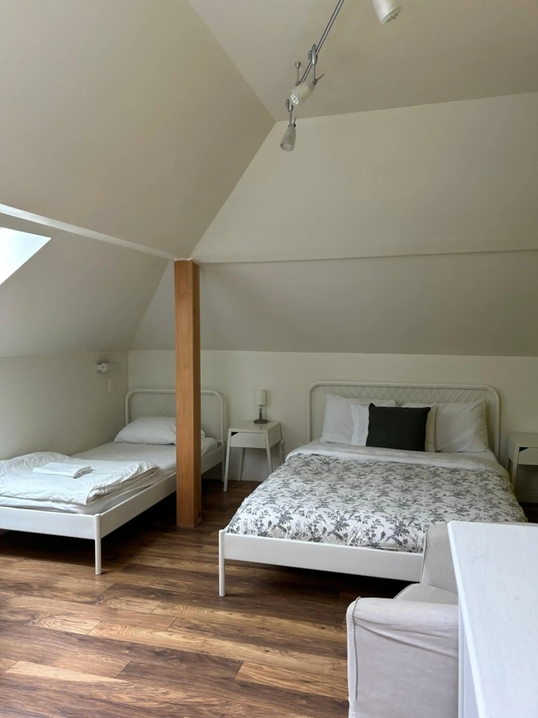 Standard Double Room with Shared Bathroom in Auberge Internationale de Rivière-du-Loup O76381 Standard Double Room with Shared Bathroom in Auberge Internationale de Rivière-du-Loup O76381