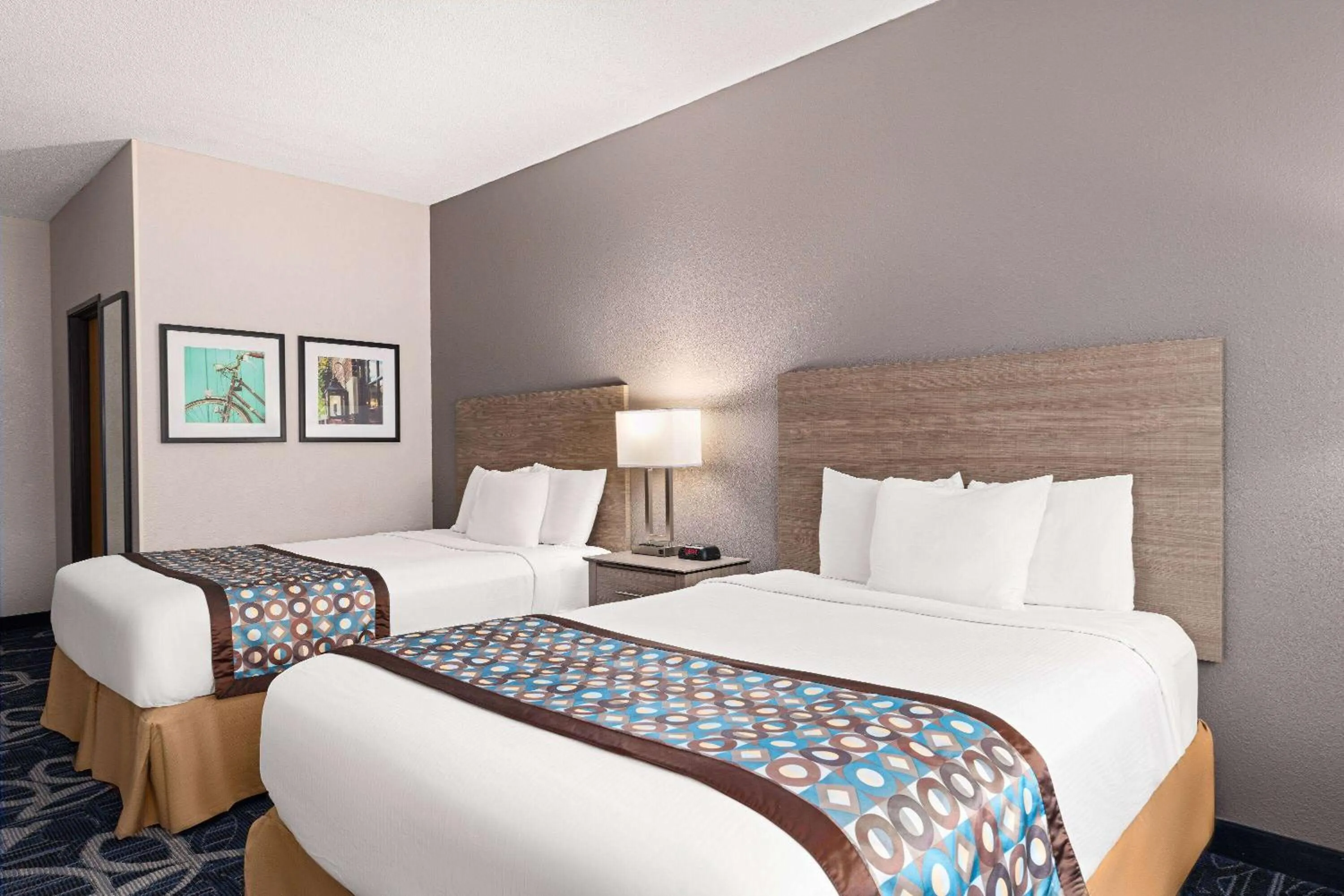 Photo of the whole room, Bed in Baymont by Wyndham Waterloo