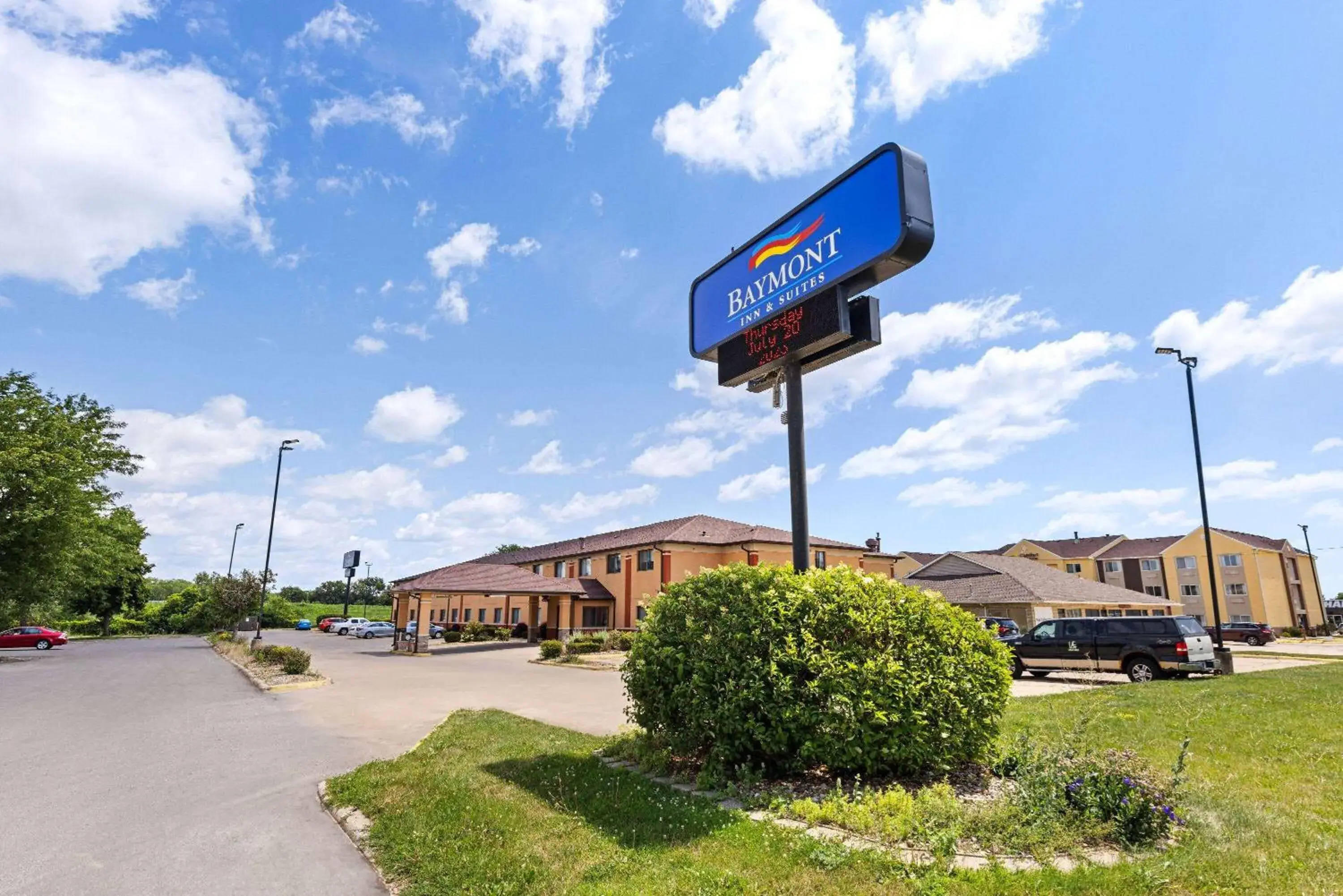 Property building in Baymont by Wyndham Waterloo Property building in Baymont by Wyndham Waterloo