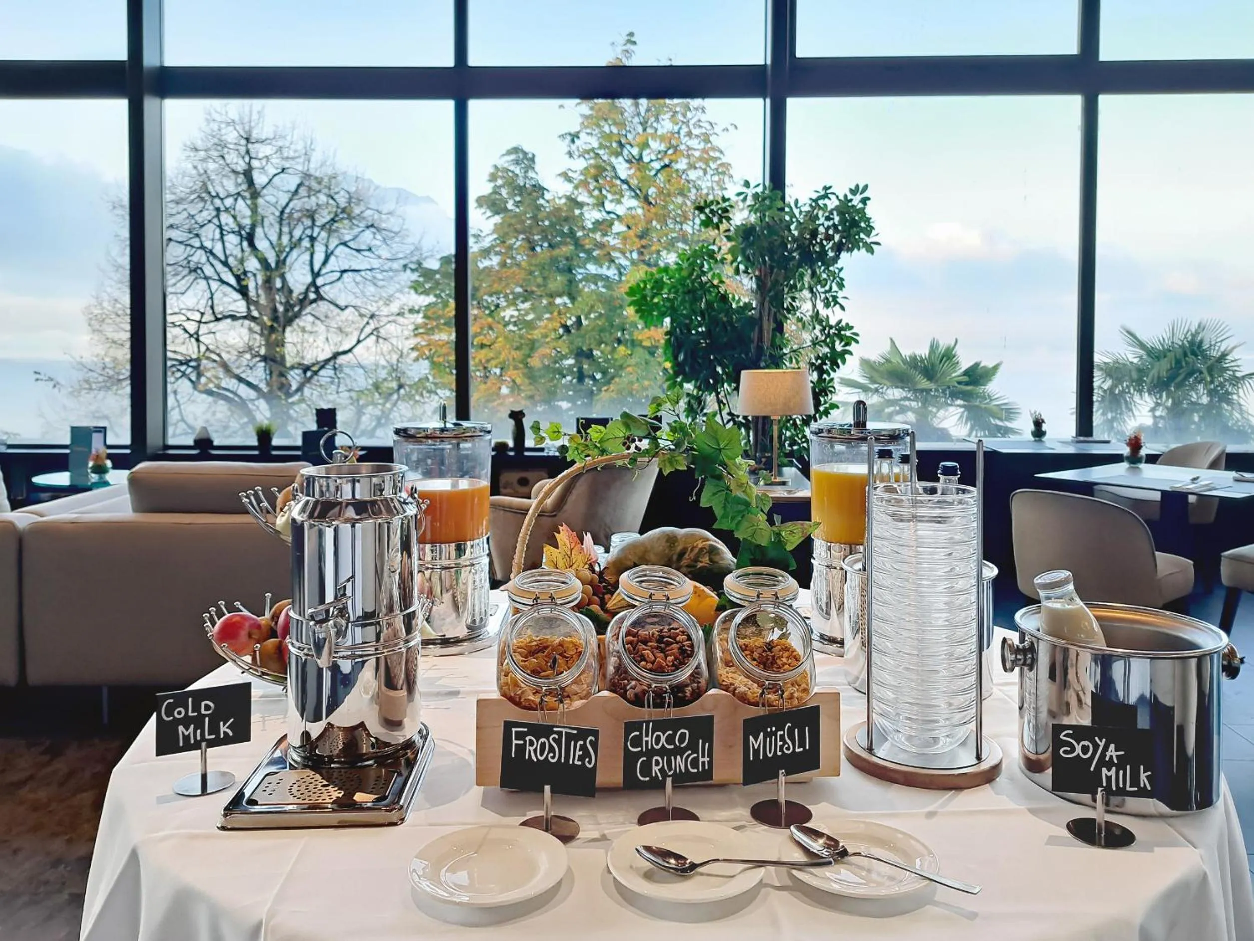 Breakfast in Villa Toscane