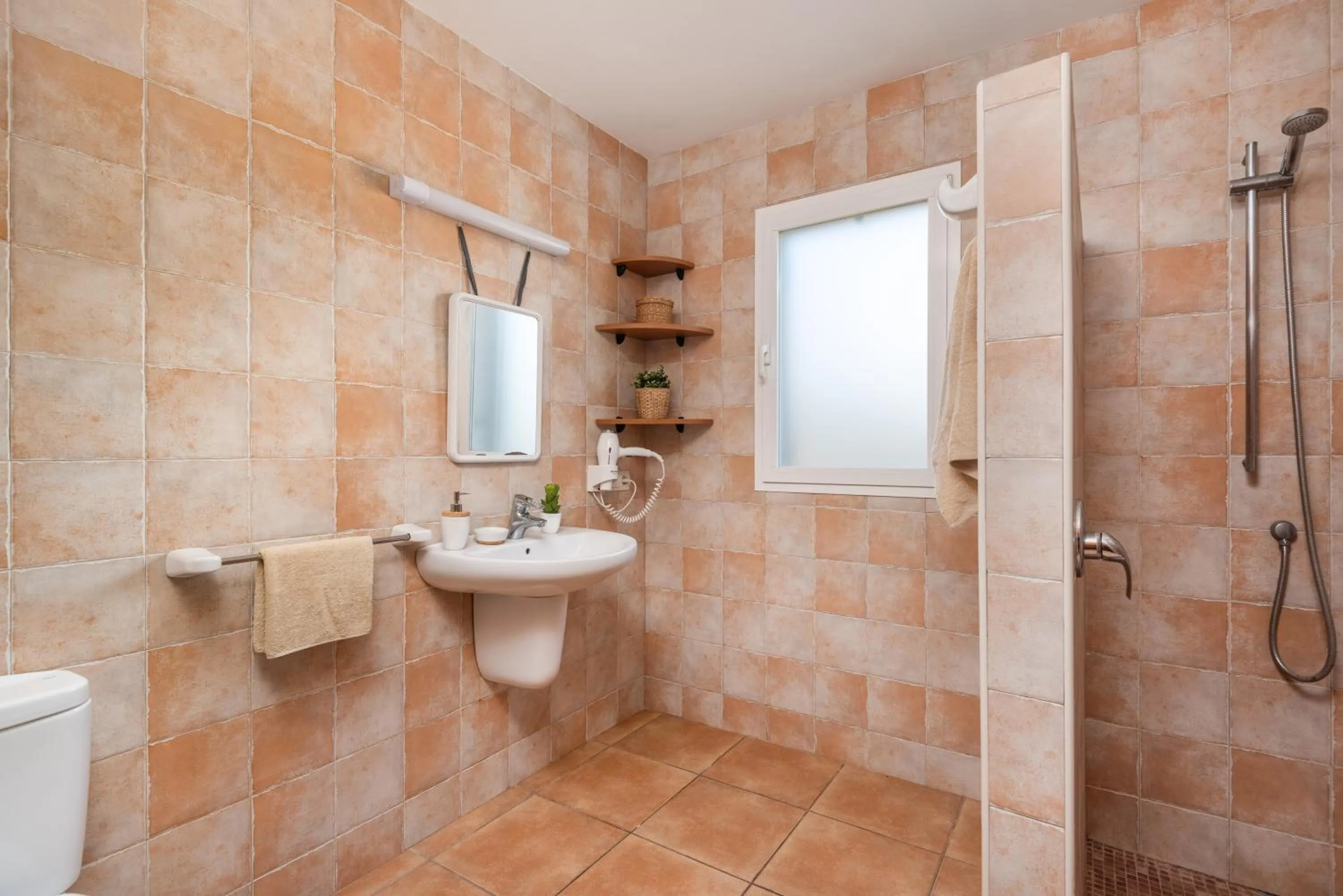 Bathroom in Villa Binisaret I by Mauter Villas