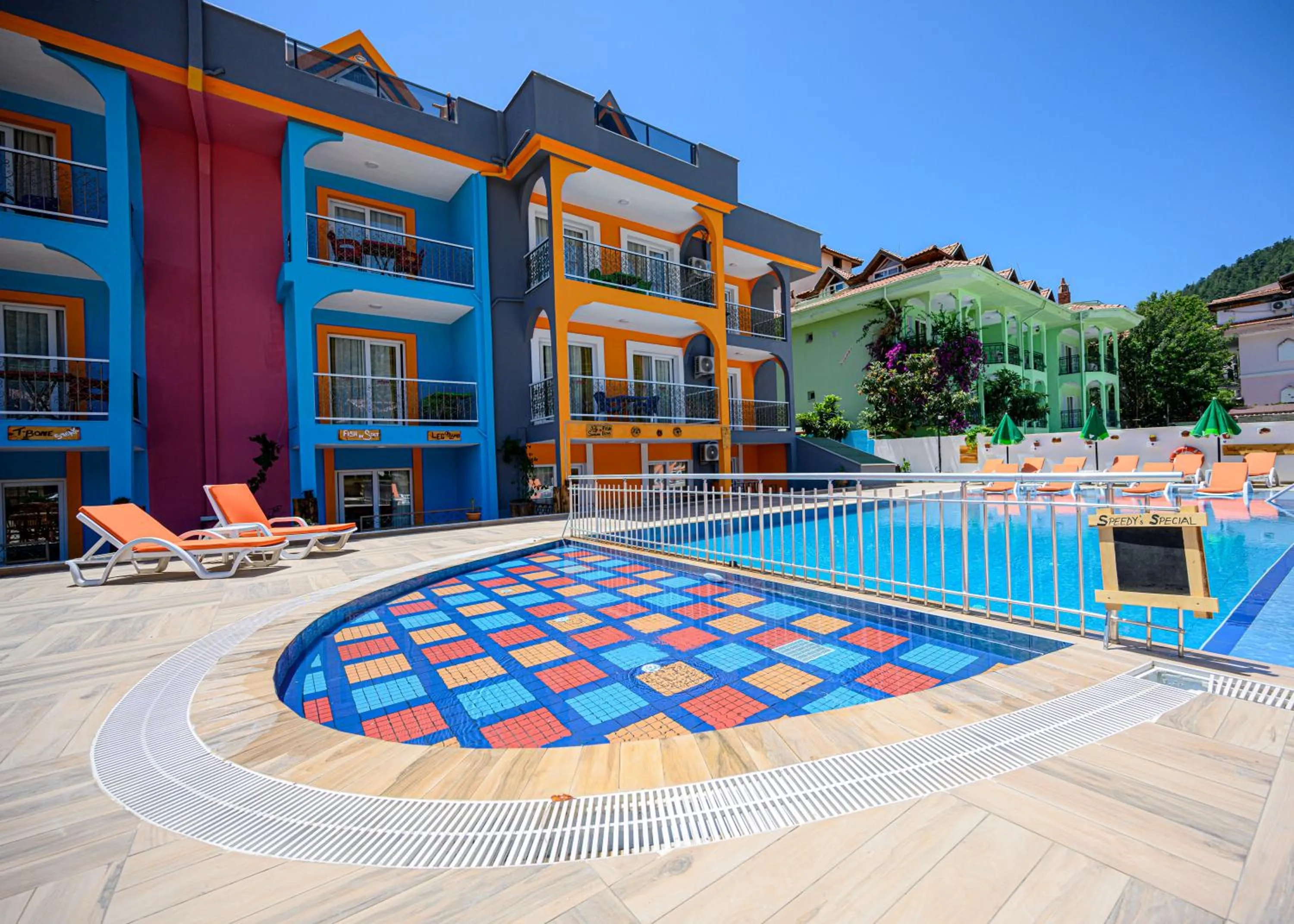 Property building in Speedy Apart Otel