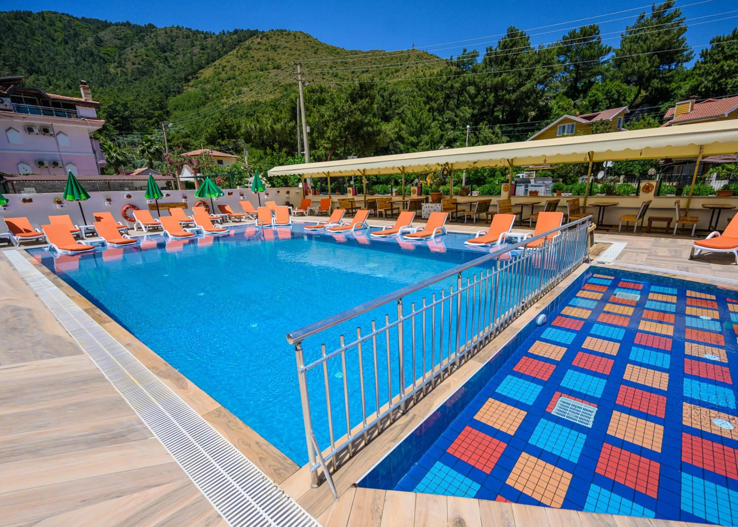 Swimming pool in Speedy Apart Otel