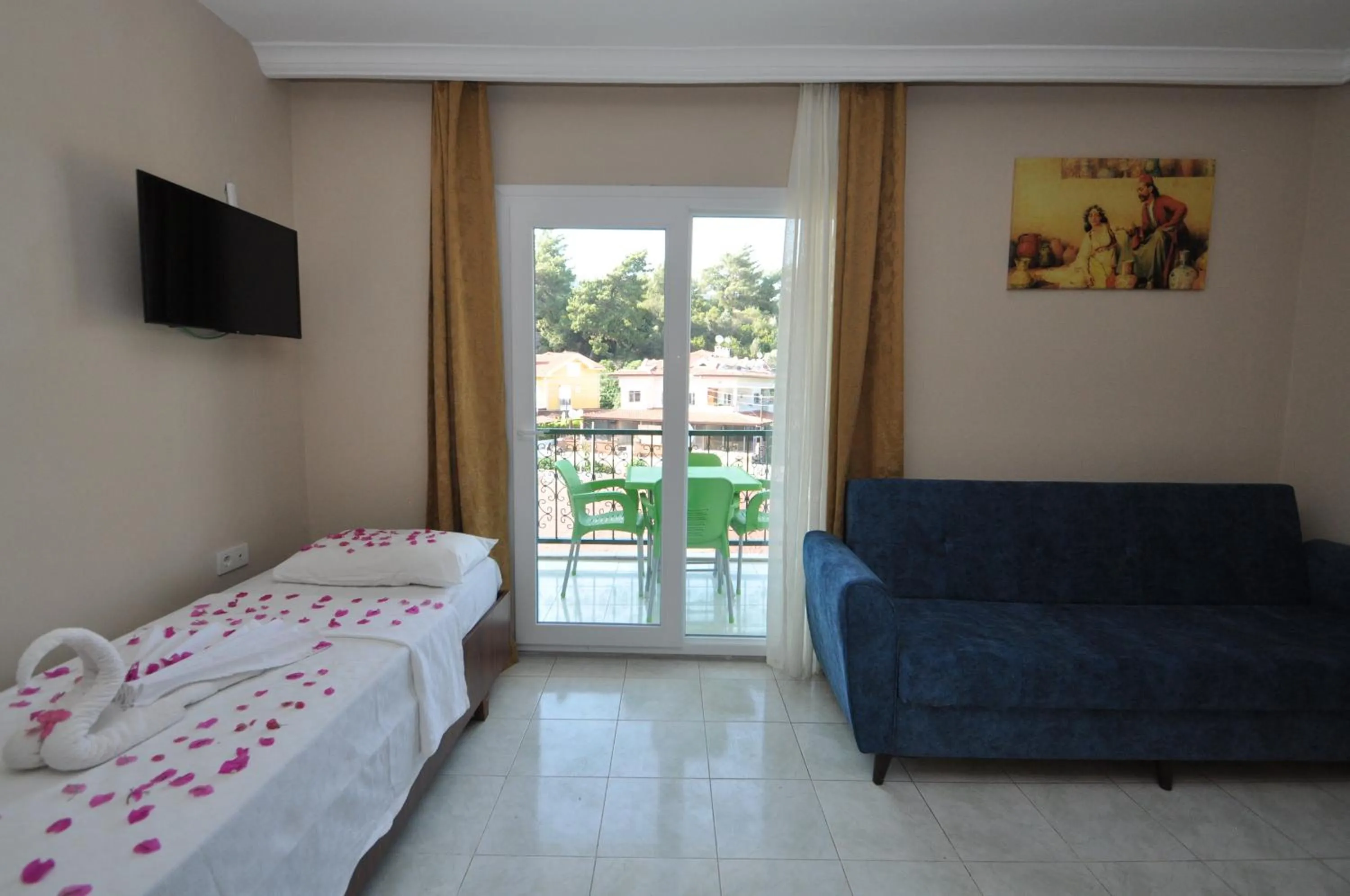 Family in Speedy Apart Otel