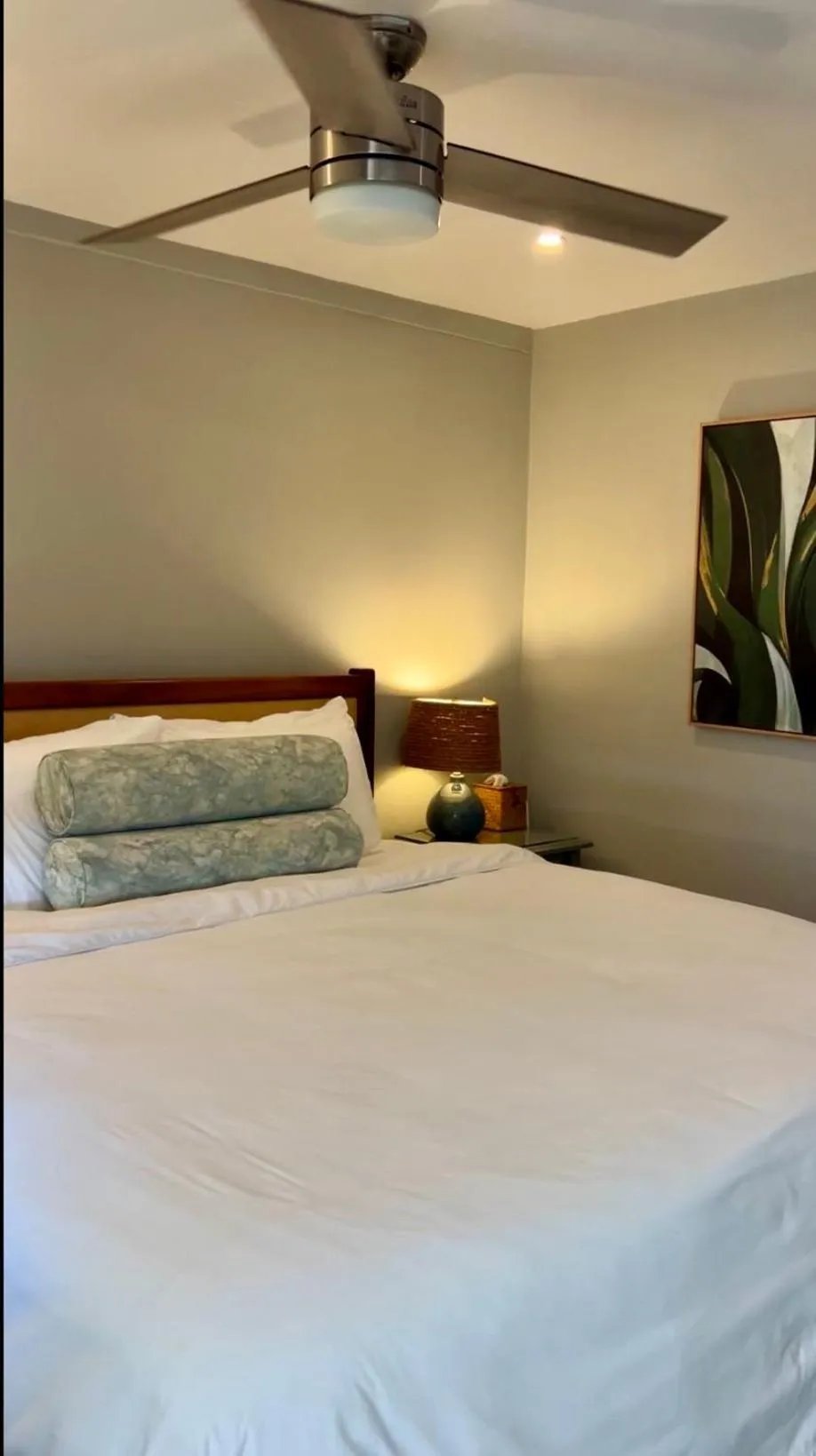 Bed in Mata Rocks Resort