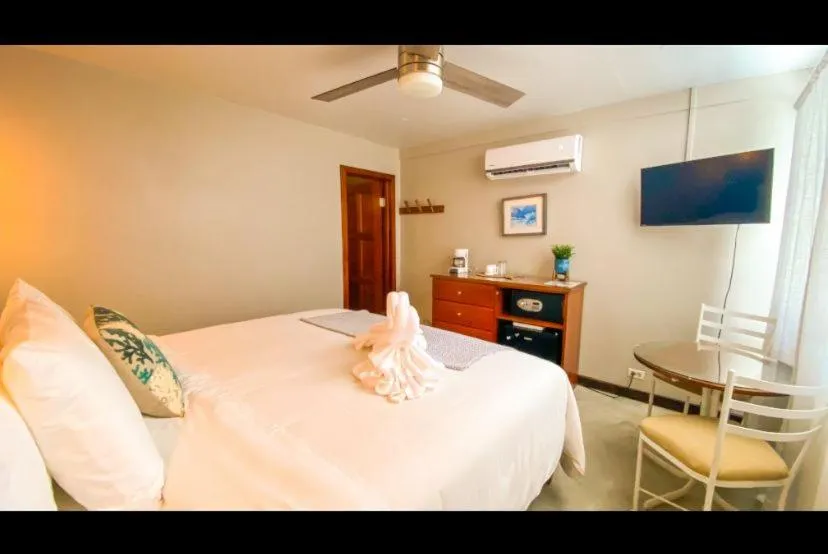 Photo of the whole room, Bed in Mata Rocks Resort