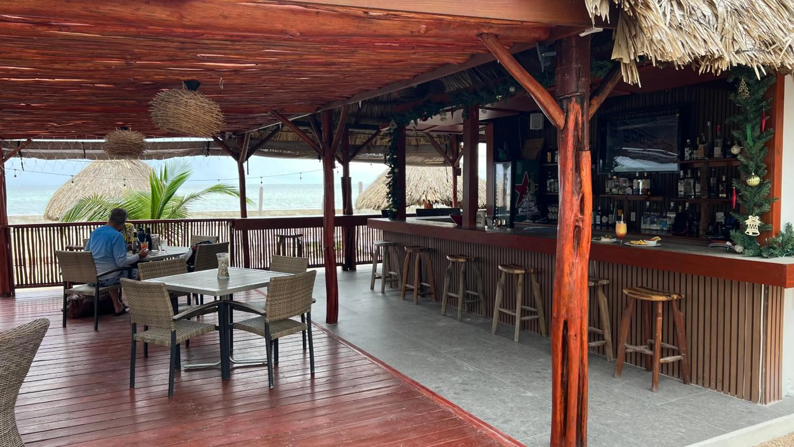 Restaurant/places to eat in Mata Rocks Resort