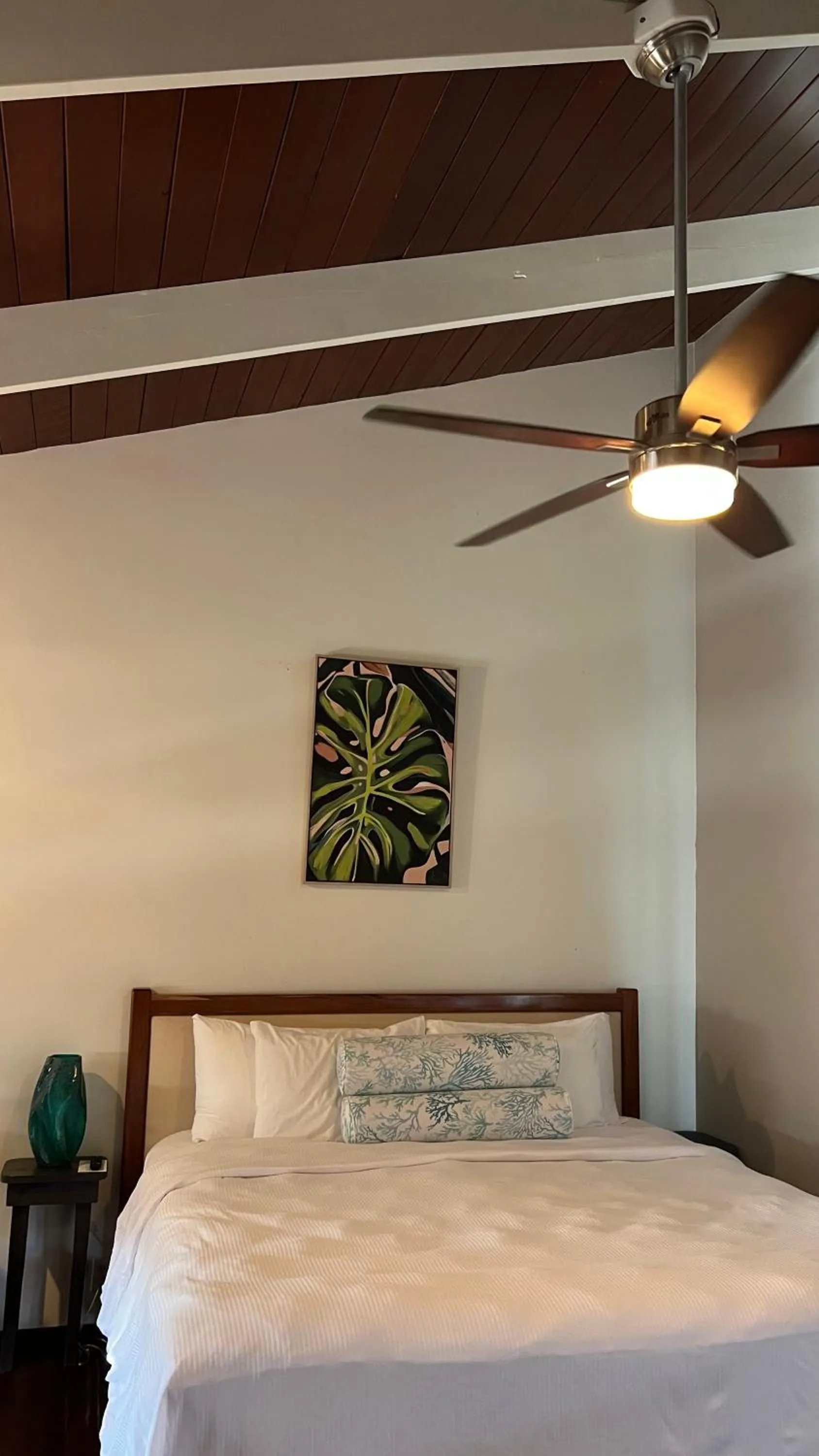 Bed in Mata Rocks Resort