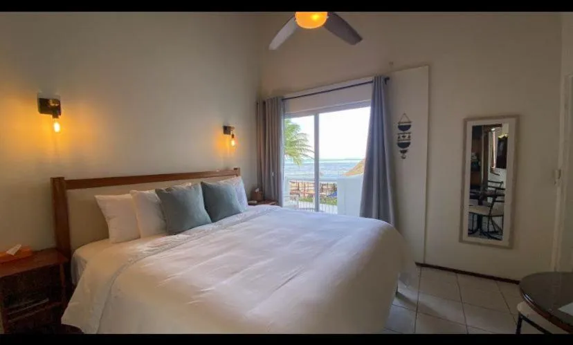 Bedroom, Bed in Mata Rocks Resort