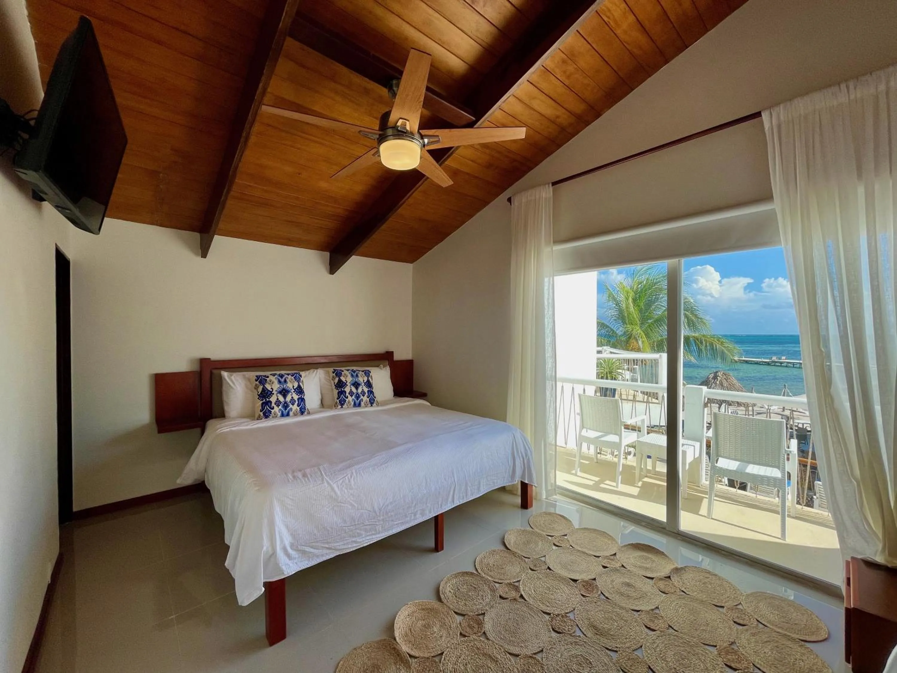 King Room with Balcony in Mata Rocks Resort