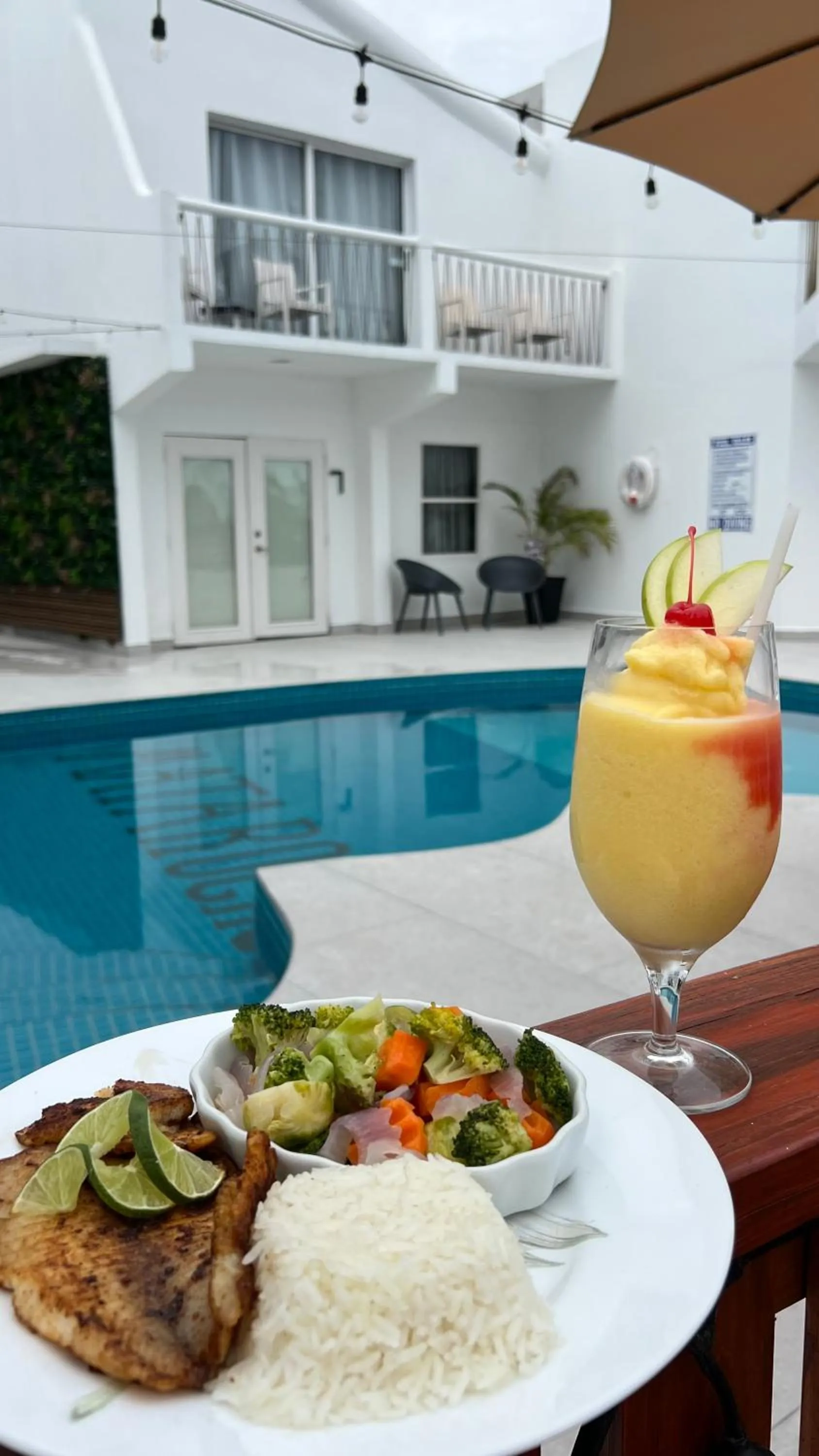 Food and drinks in Mata Rocks Resort