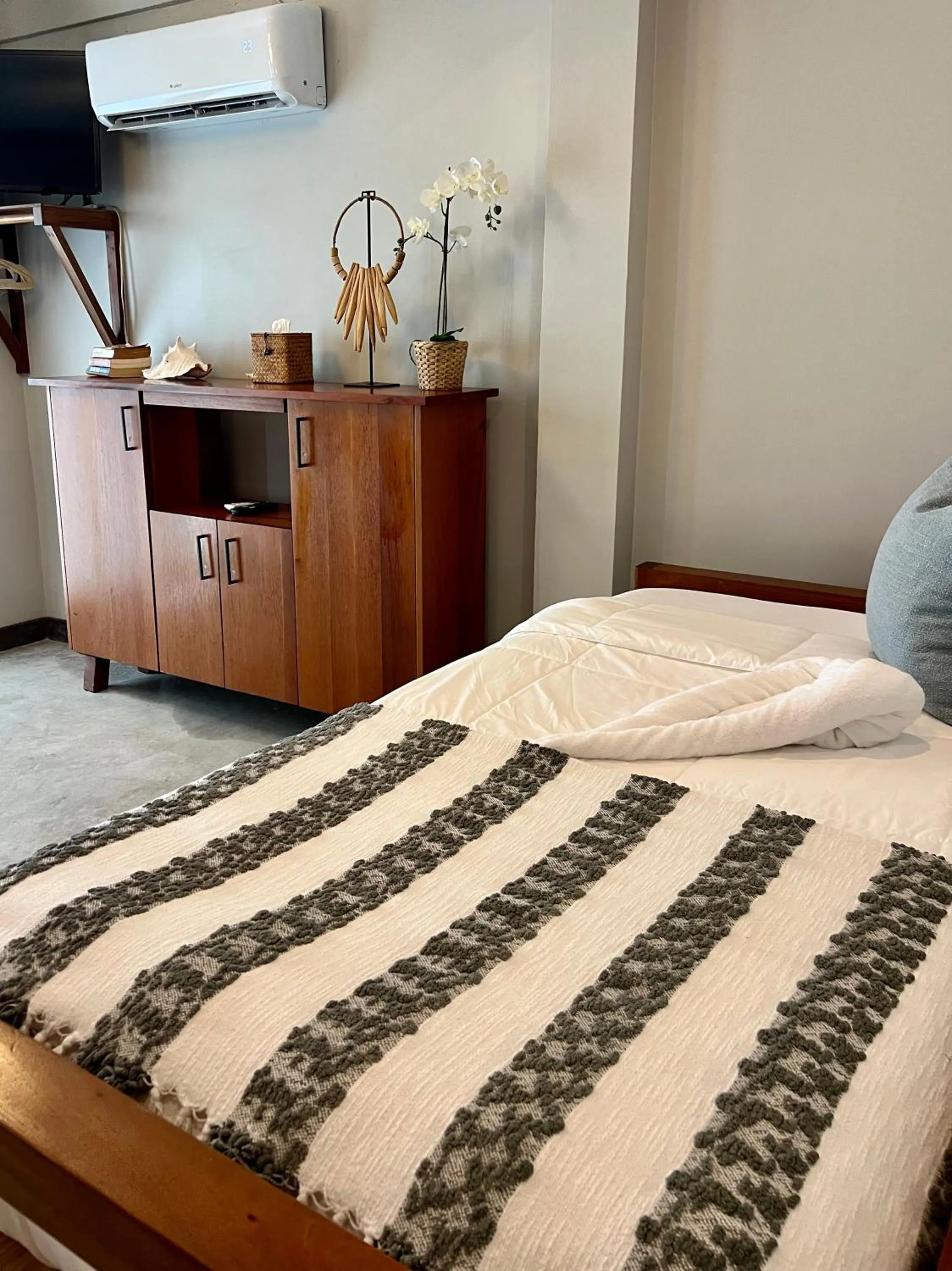 Decorative detail, Bed in Mata Rocks Resort