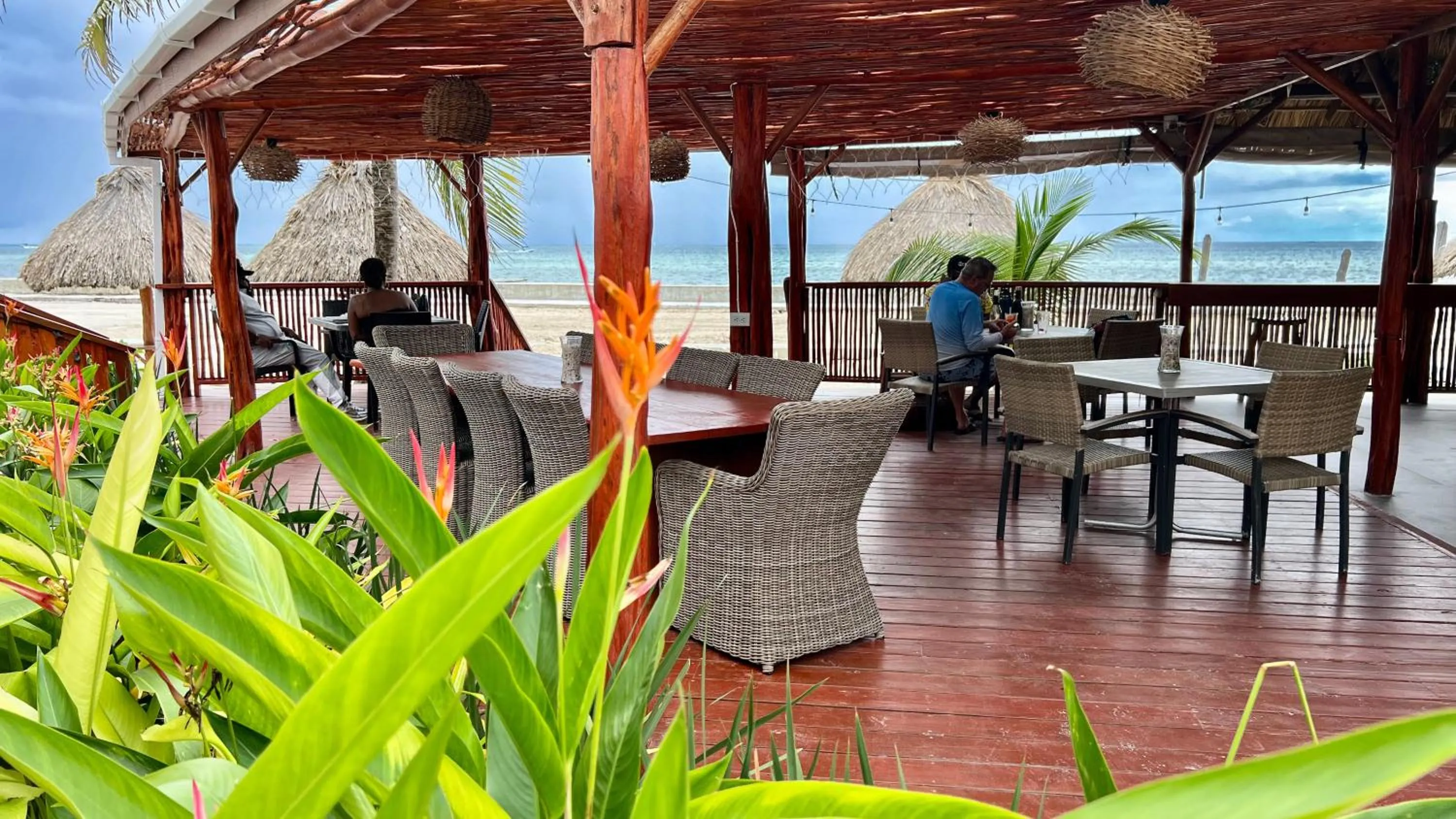 Restaurant/places to eat in Mata Rocks Resort