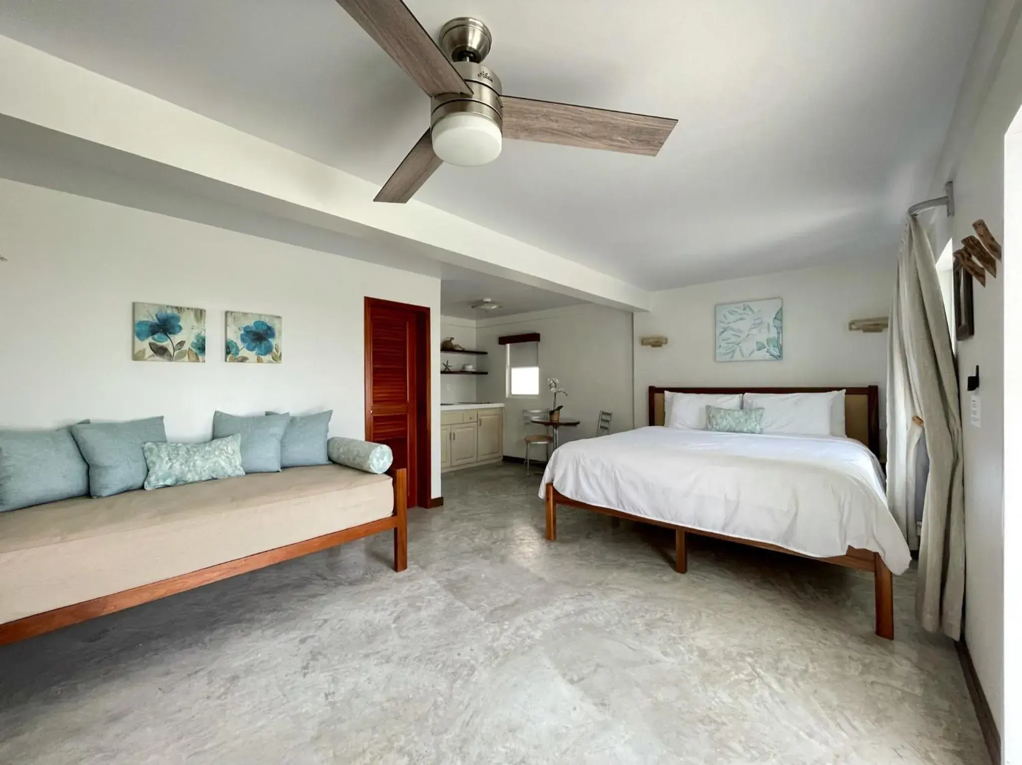 King Suite with Pool View in Mata Rocks Resort King Suite with Pool View in Mata Rocks Resort