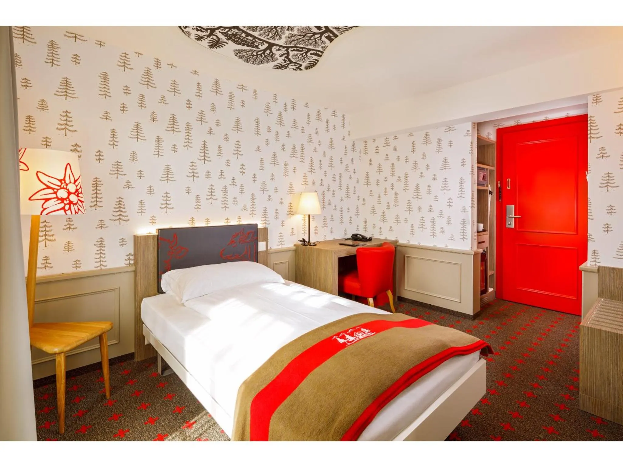 Photo of the whole room, Bed in Swiss Night by Fassbind