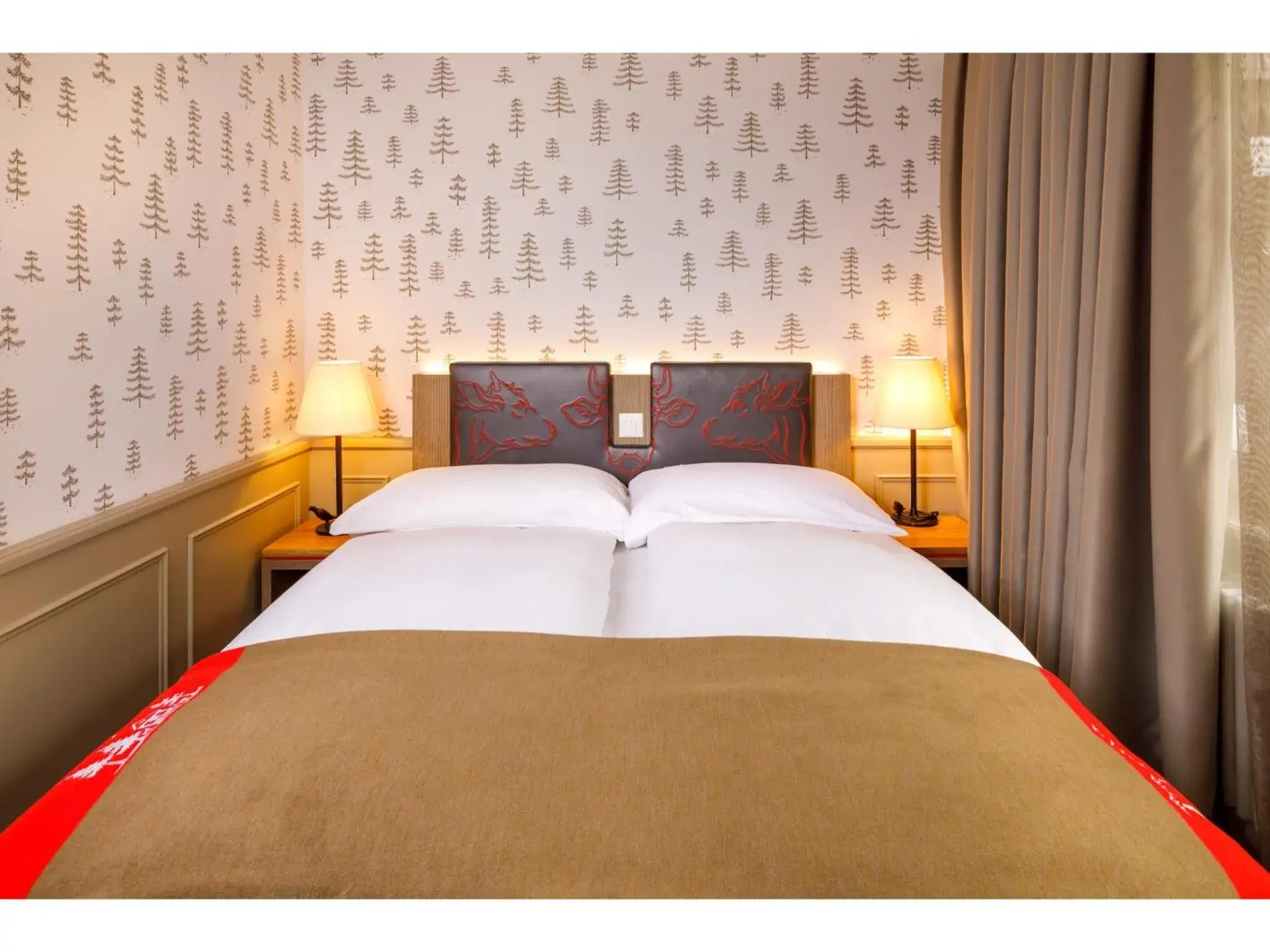 Photo of the whole room, Bed in Swiss Night by Fassbind Photo of the whole room, Bed in Swiss Night by Fassbind