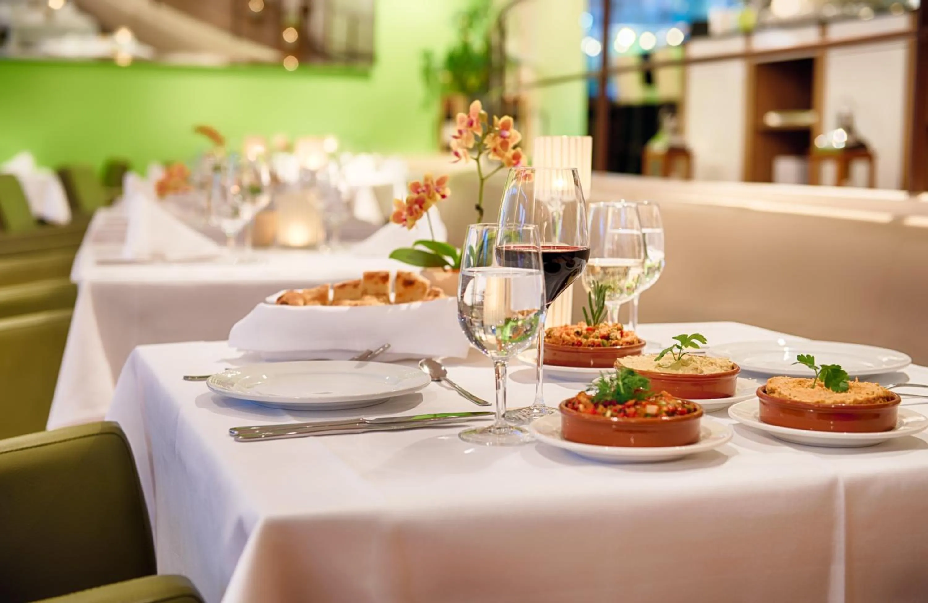 Restaurant/places to eat in Leonardo Boutique Hotel Rigihof Zurich