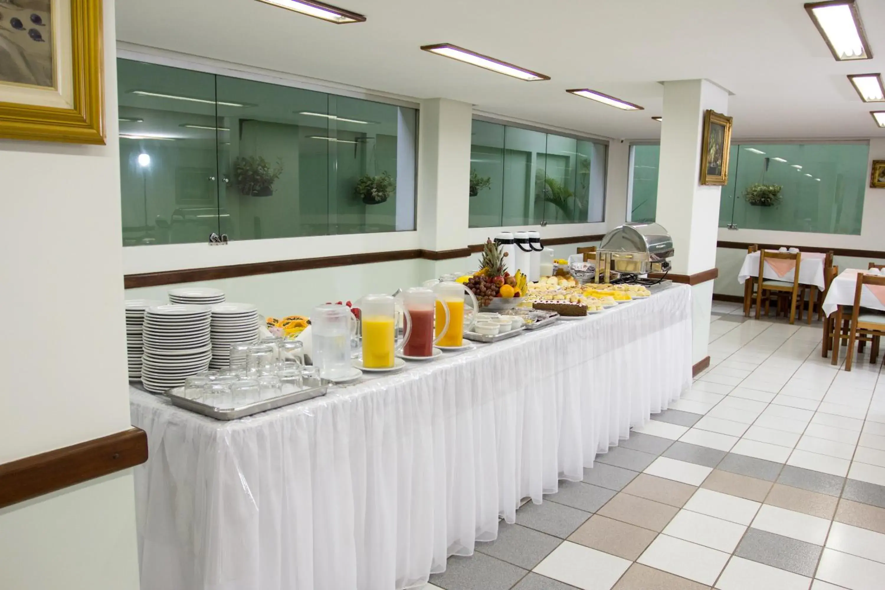 Restaurant/places to eat in Montblanc Hotel Restaurant/places to eat in Montblanc Hotel