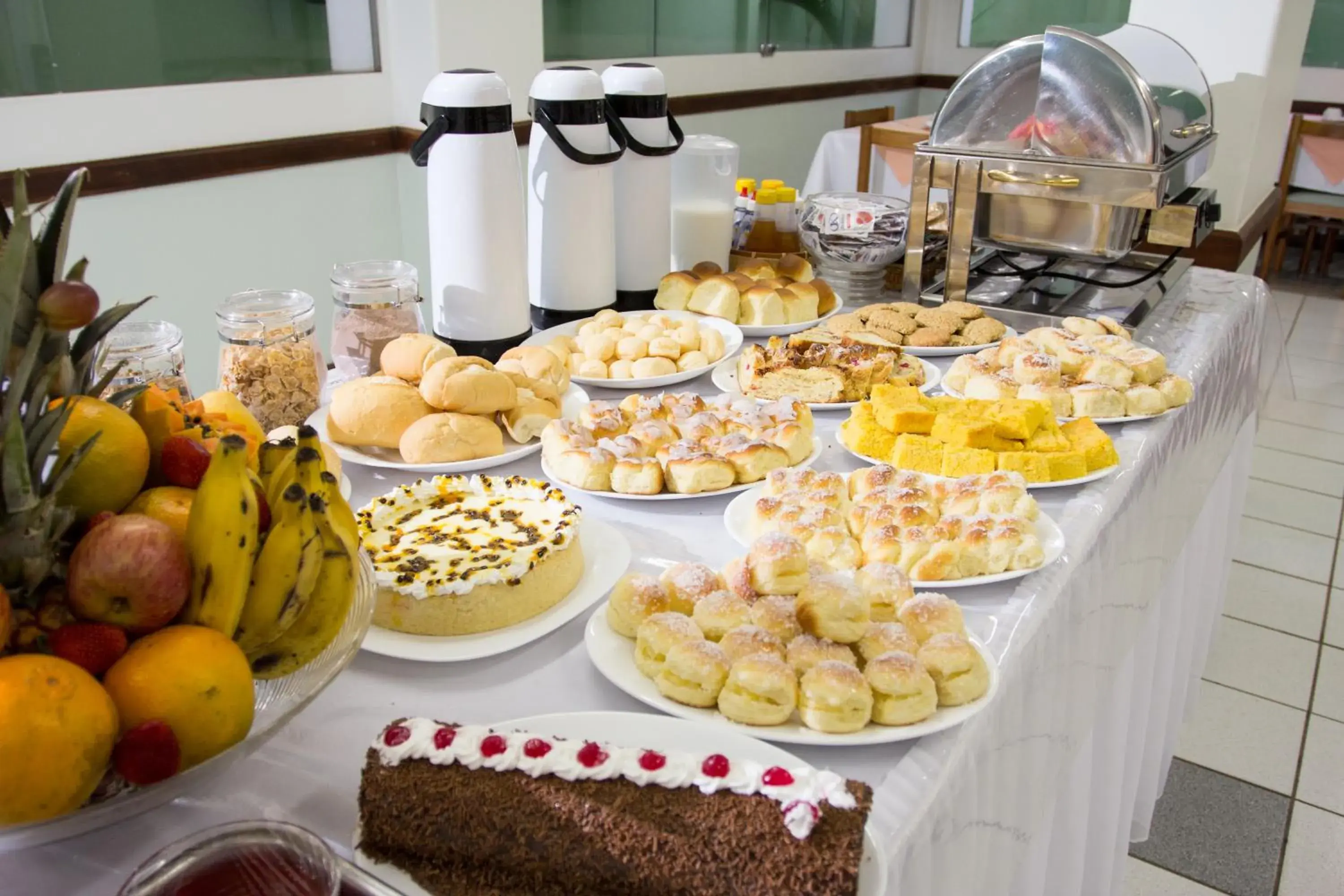 Restaurant/places to eat in Montblanc Hotel Restaurant/places to eat in Montblanc Hotel