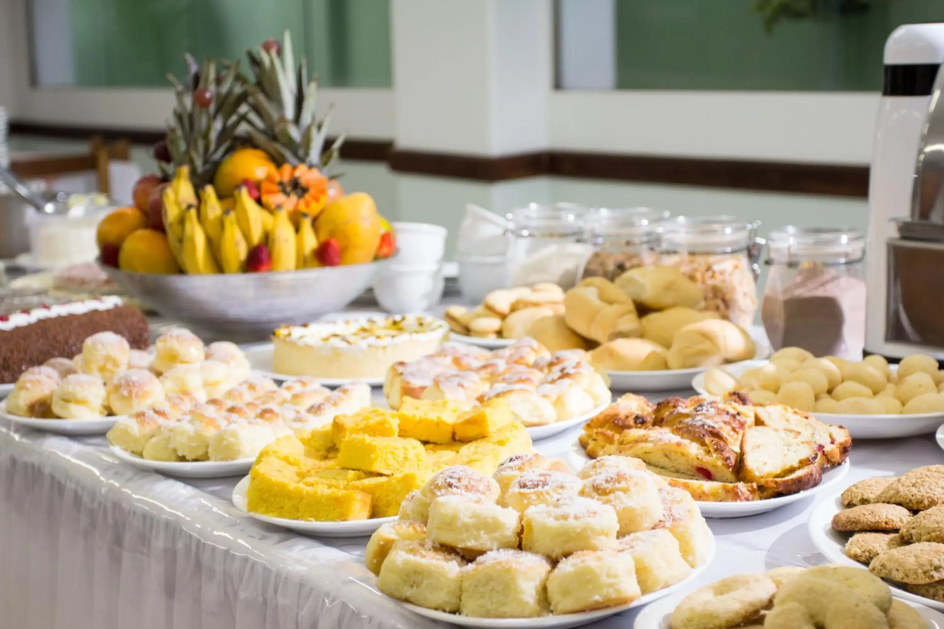 Restaurant/places to eat in Montblanc Hotel Restaurant/places to eat in Montblanc Hotel