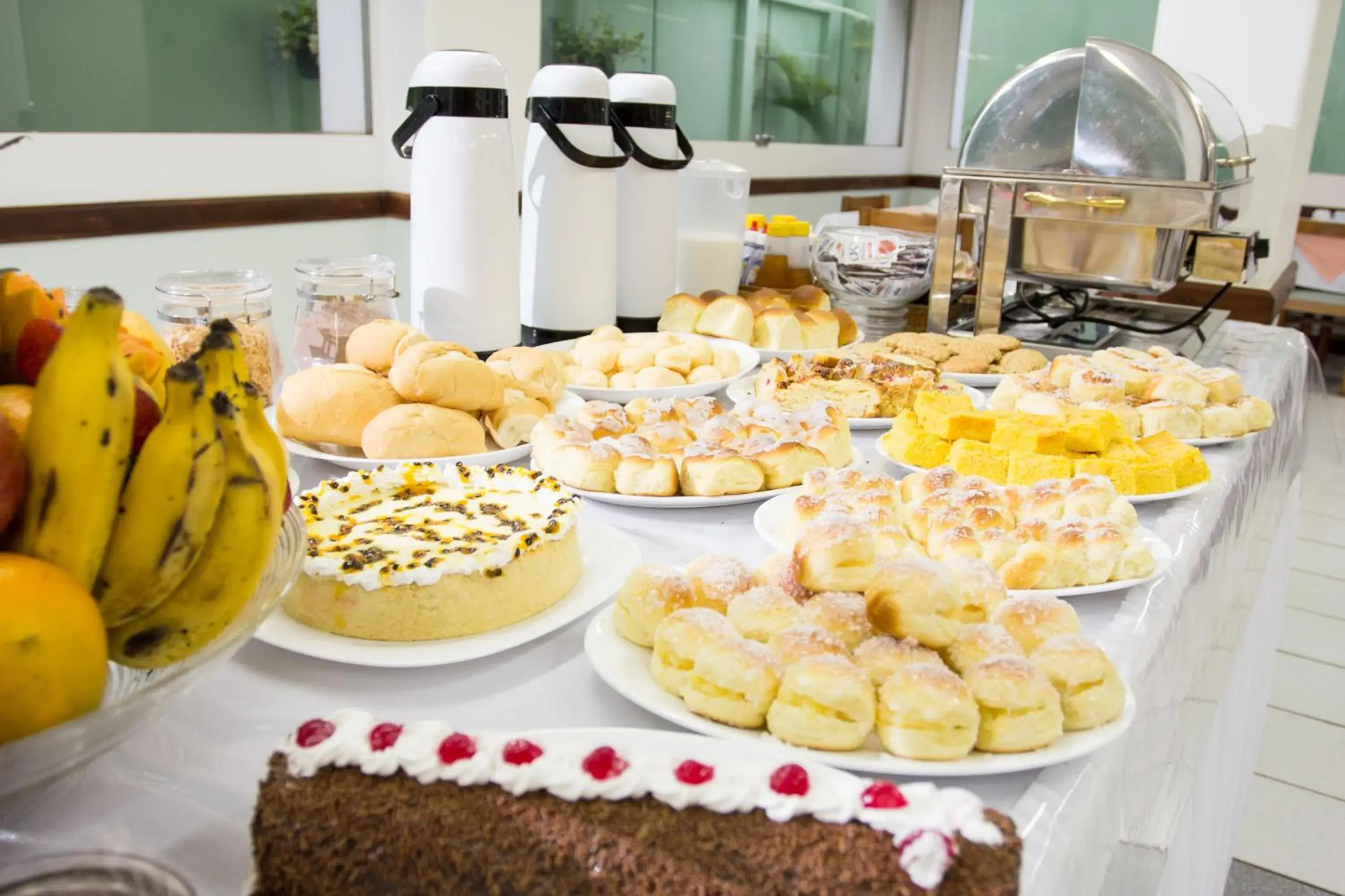 Restaurant/places to eat in Montblanc Hotel Restaurant/places to eat in Montblanc Hotel