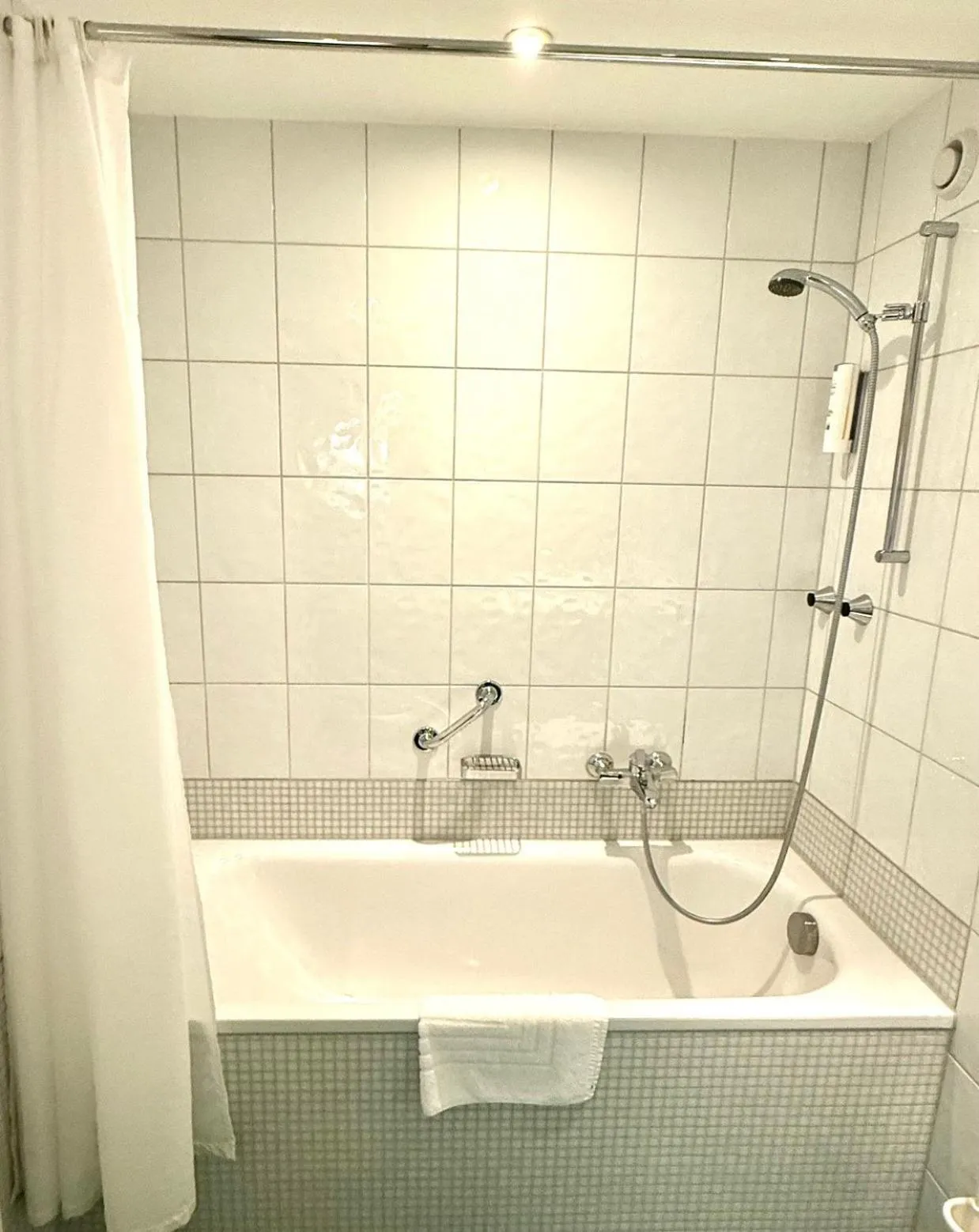 Bathroom in Altstadt Hotel