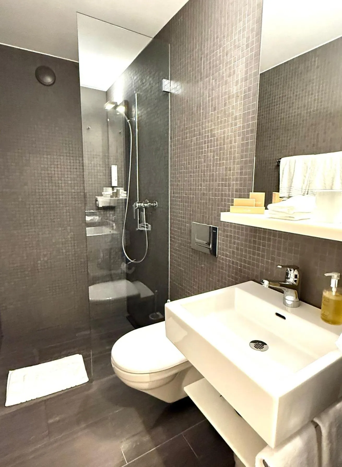 Shower in Altstadt Hotel