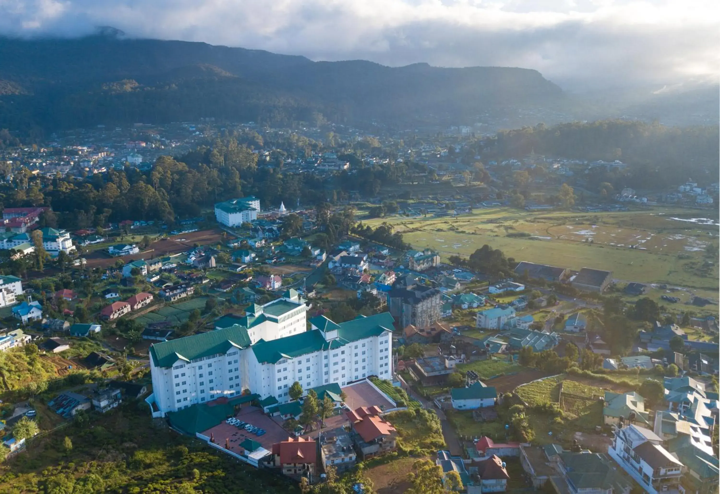 Property building in Araliya Red - Budget friendly Hotel- Where you find stunning 360 panoramic view of Nuwara Eliya Property building in Araliya Red - Budget friendly Hotel- Where you find stunning 360 panoramic view of Nuwara Eliya