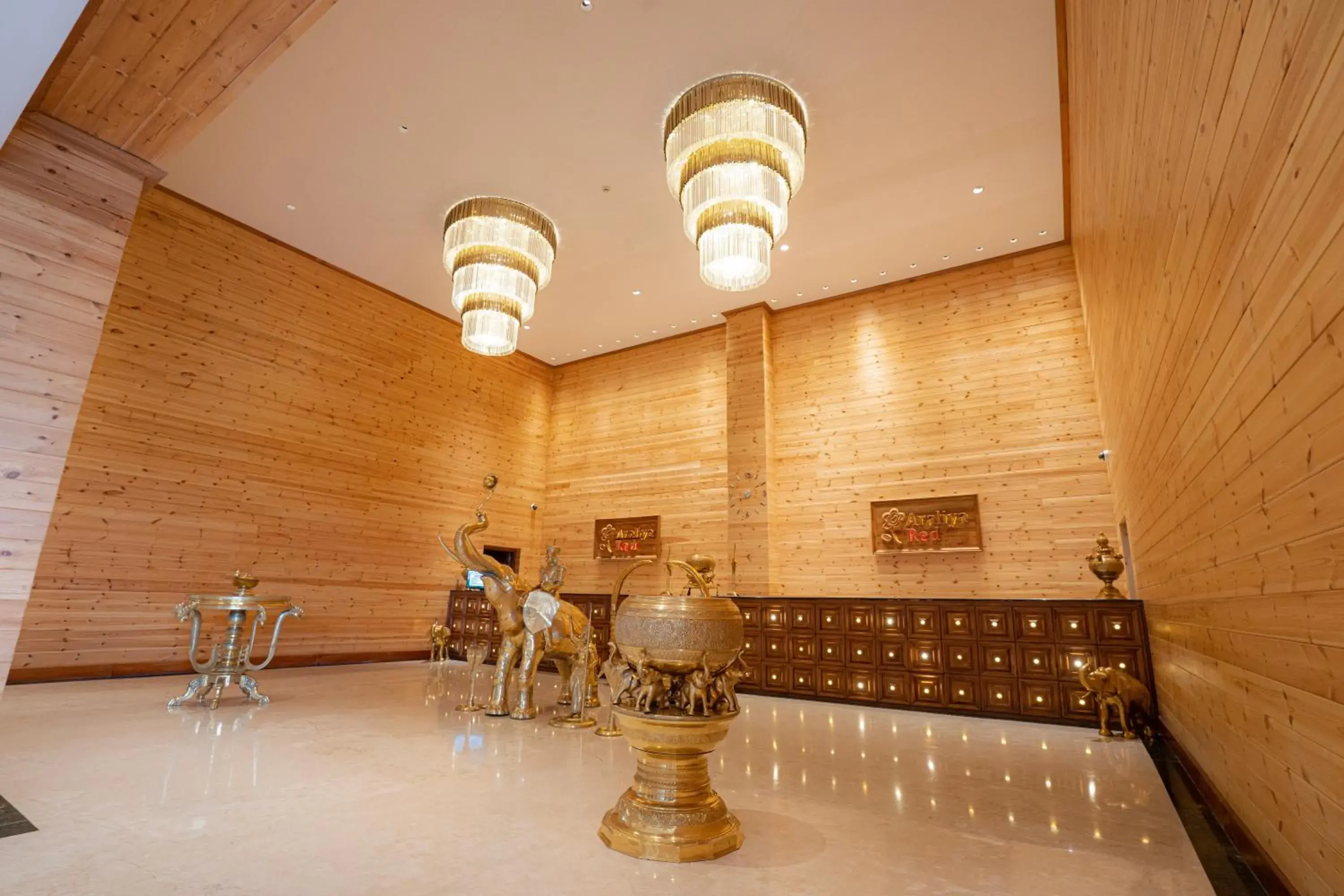 Lobby or reception in Araliya Red - Budget friendly Hotel- Where you find stunning 360 panoramic view of Nuwara Eliya Lobby or reception in Araliya Red - Budget friendly Hotel- Where you find stunning 360 panoramic view of Nuwara Eliya