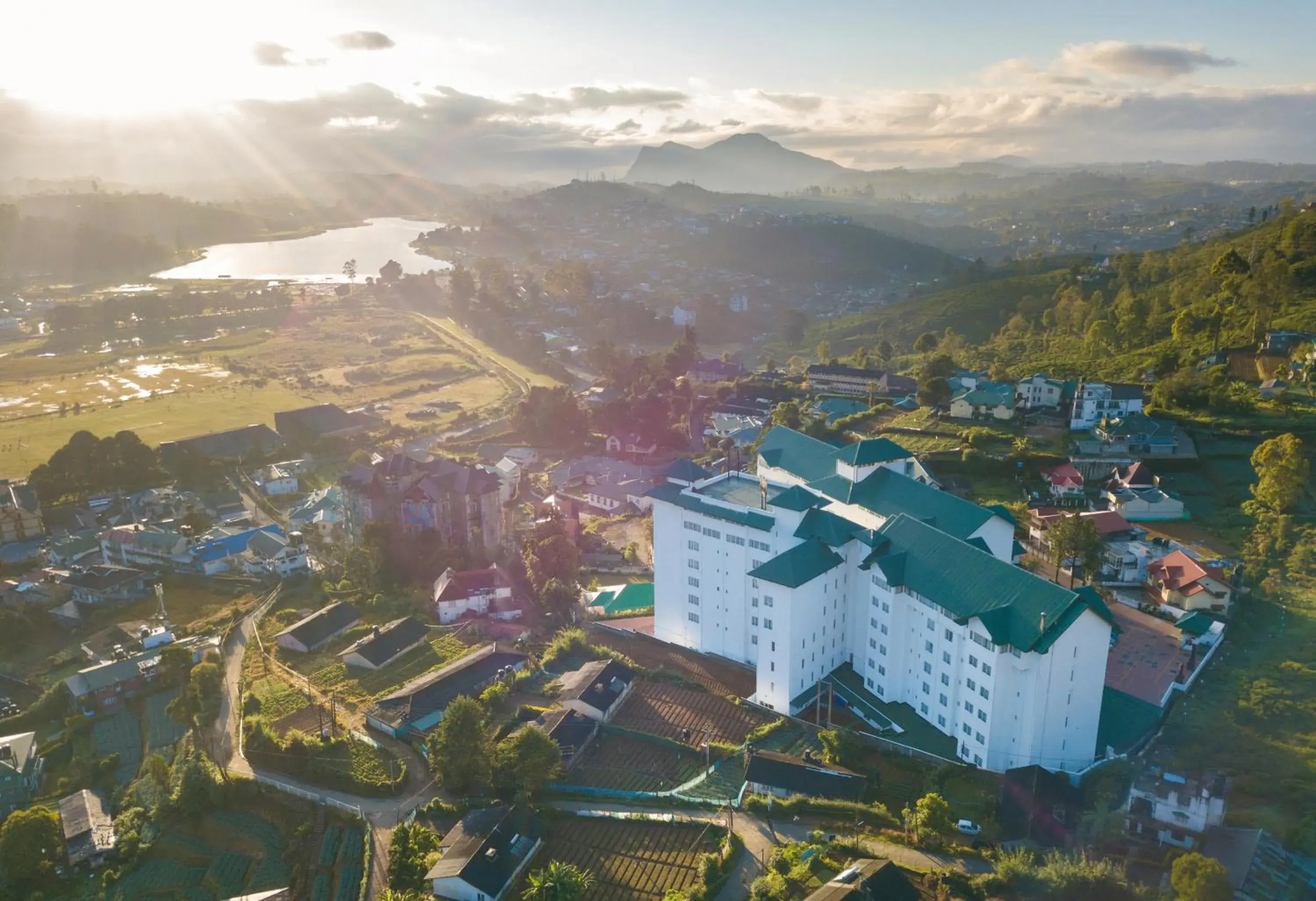 Property building in Araliya Red - Budget friendly Hotel- Where you find stunning 360 panoramic view of Nuwara Eliya Property building in Araliya Red - Budget friendly Hotel- Where you find stunning 360 panoramic view of Nuwara Eliya