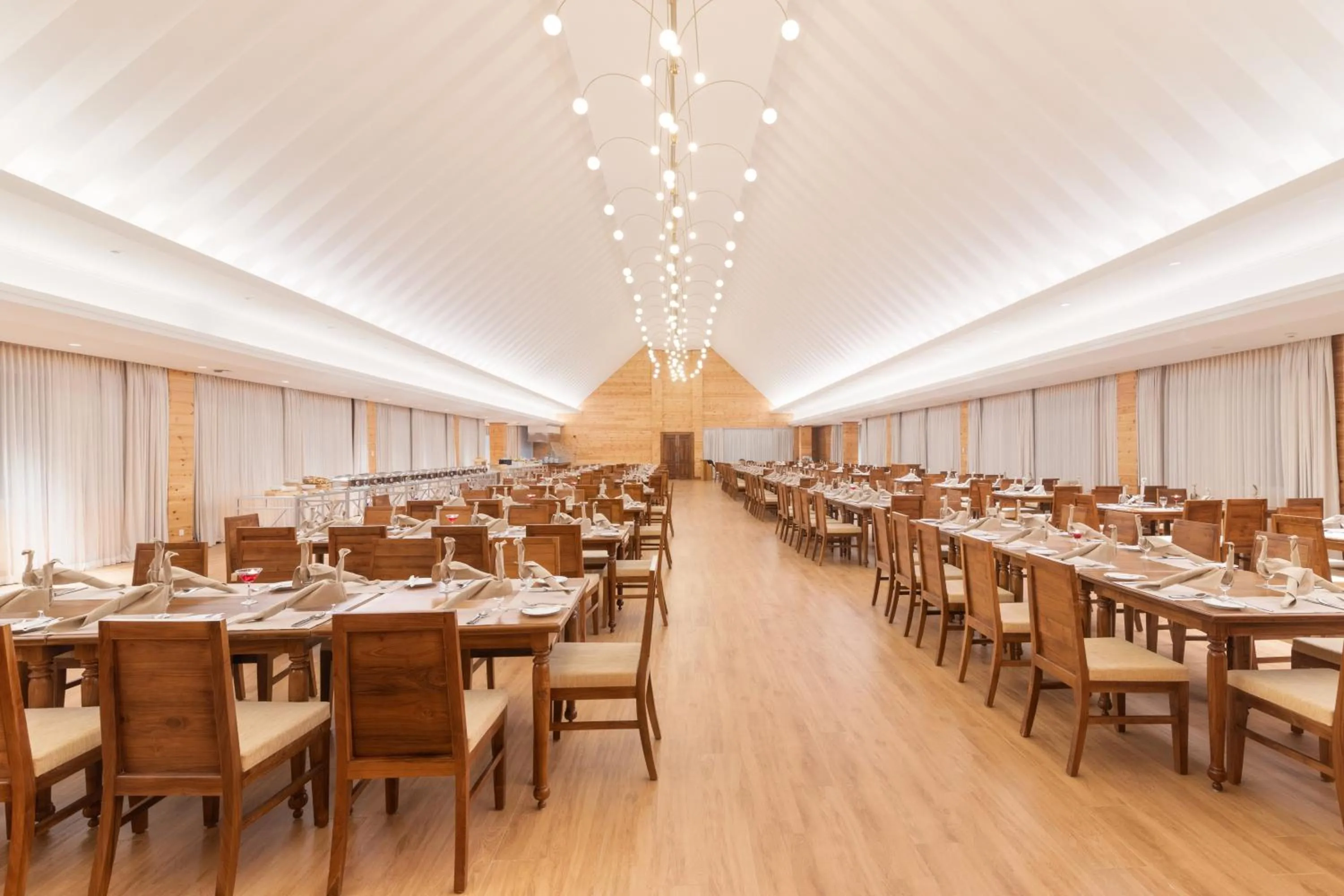 Restaurant/places to eat in Araliya Red - Budget friendly Hotel- Where you find stunning 360 panoramic view of Nuwara Eliya