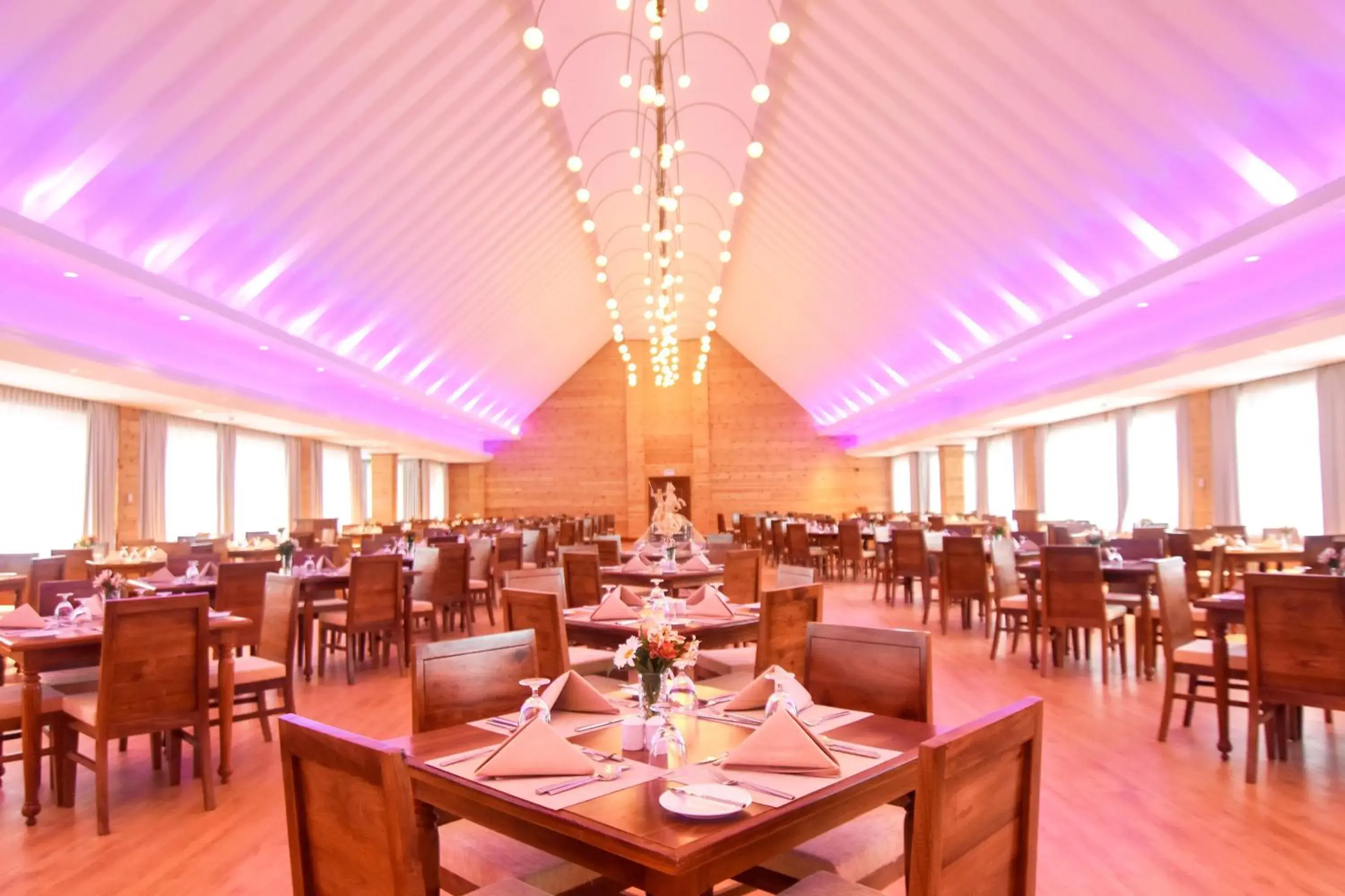 Restaurant/places to eat in Araliya Red - Budget friendly Hotel- Where you find stunning 360 panoramic view of Nuwara Eliya Restaurant/places to eat in Araliya Red - Budget friendly Hotel- Where you find stunning 360 panoramic view of Nuwara Eliya