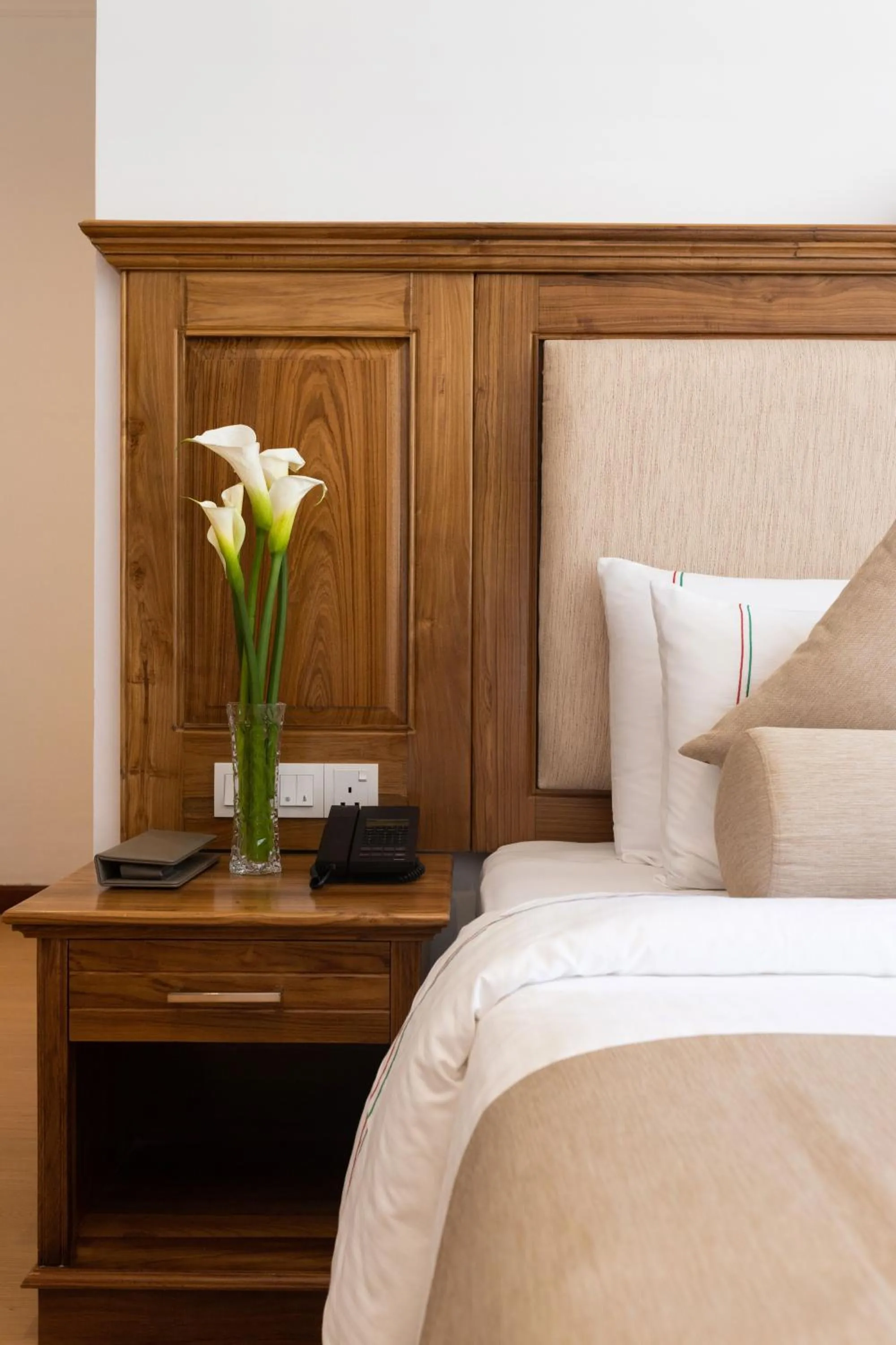 Bed in Araliya Red - Budget friendly Hotel- Where you find stunning 360 panoramic view of Nuwara Eliya