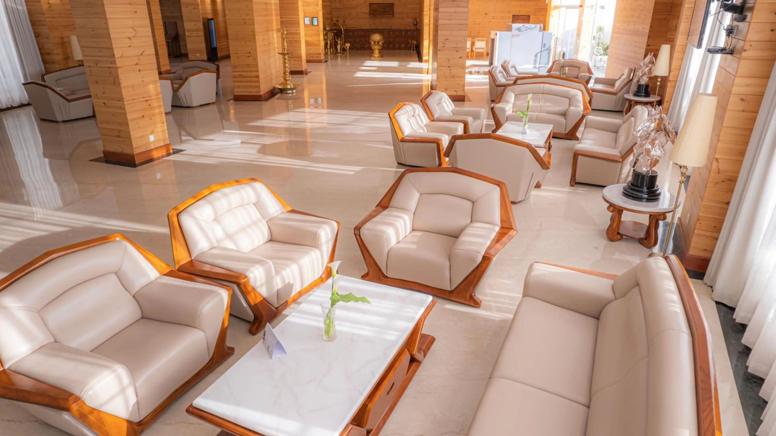 Lobby or reception in Araliya Red - Budget friendly Hotel- Where you find stunning 360 panoramic view of Nuwara Eliya