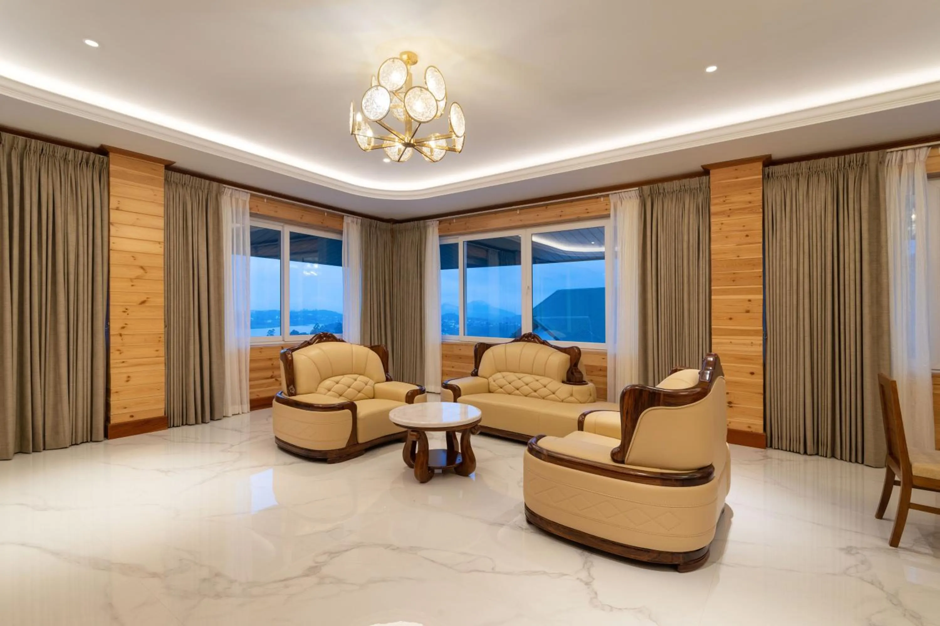 Living room in Araliya Red - Budget friendly Hotel- Where you find stunning 360 panoramic view of Nuwara Eliya