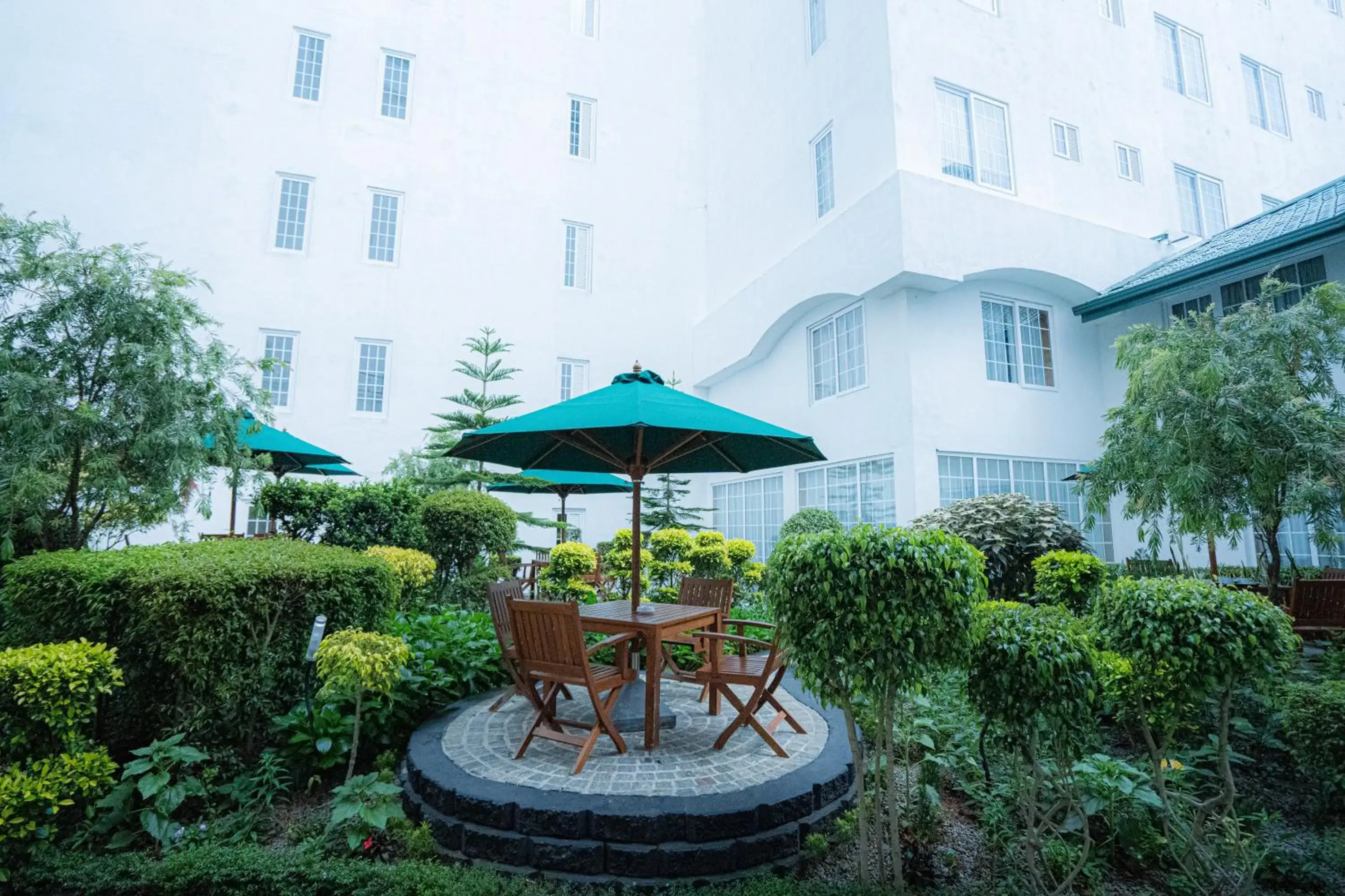 Property building in Araliya Red - Budget friendly Hotel- Where you find stunning 360 panoramic view of Nuwara Eliya Property building in Araliya Red - Budget friendly Hotel- Where you find stunning 360 panoramic view of Nuwara Eliya